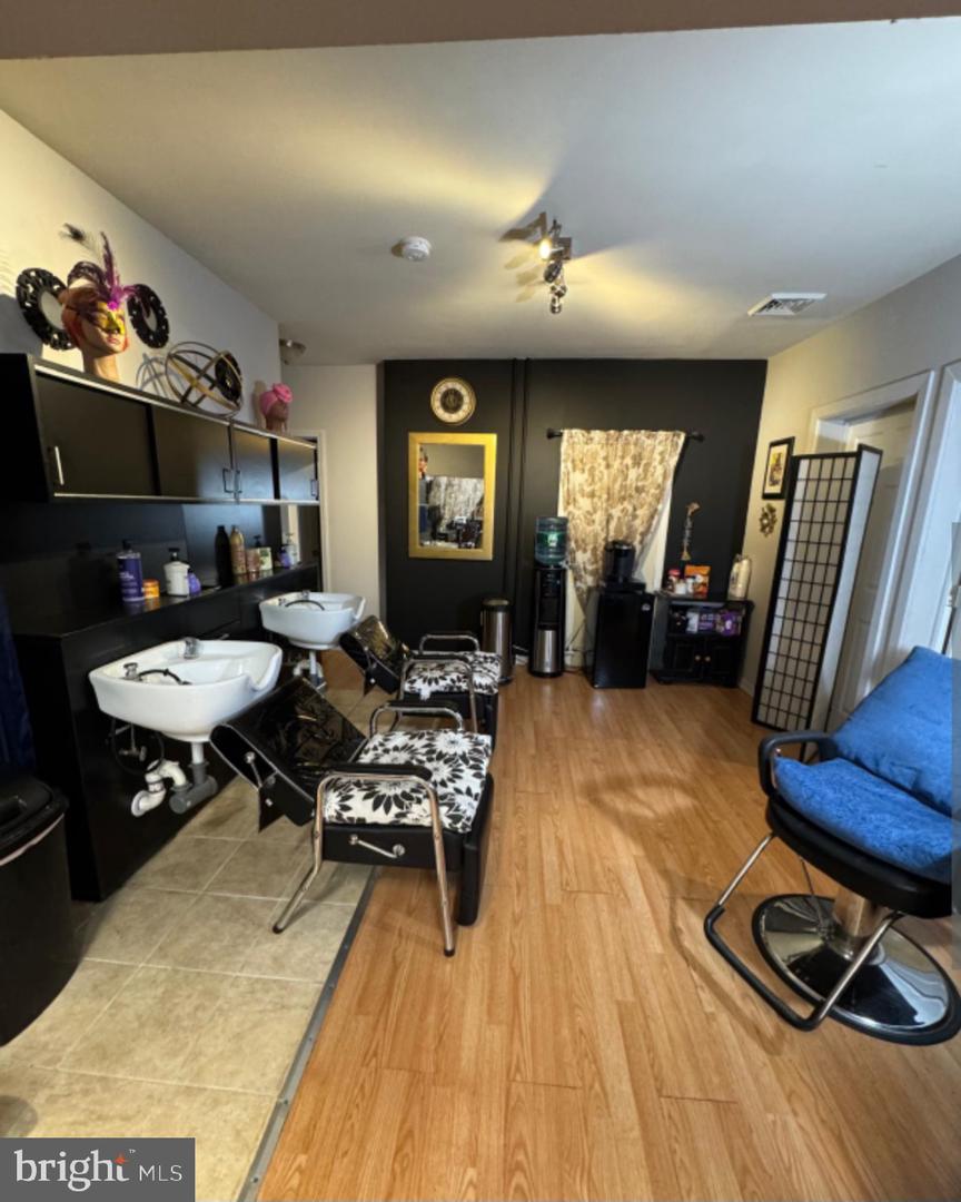 2113 Penn Ave Property Photo 4