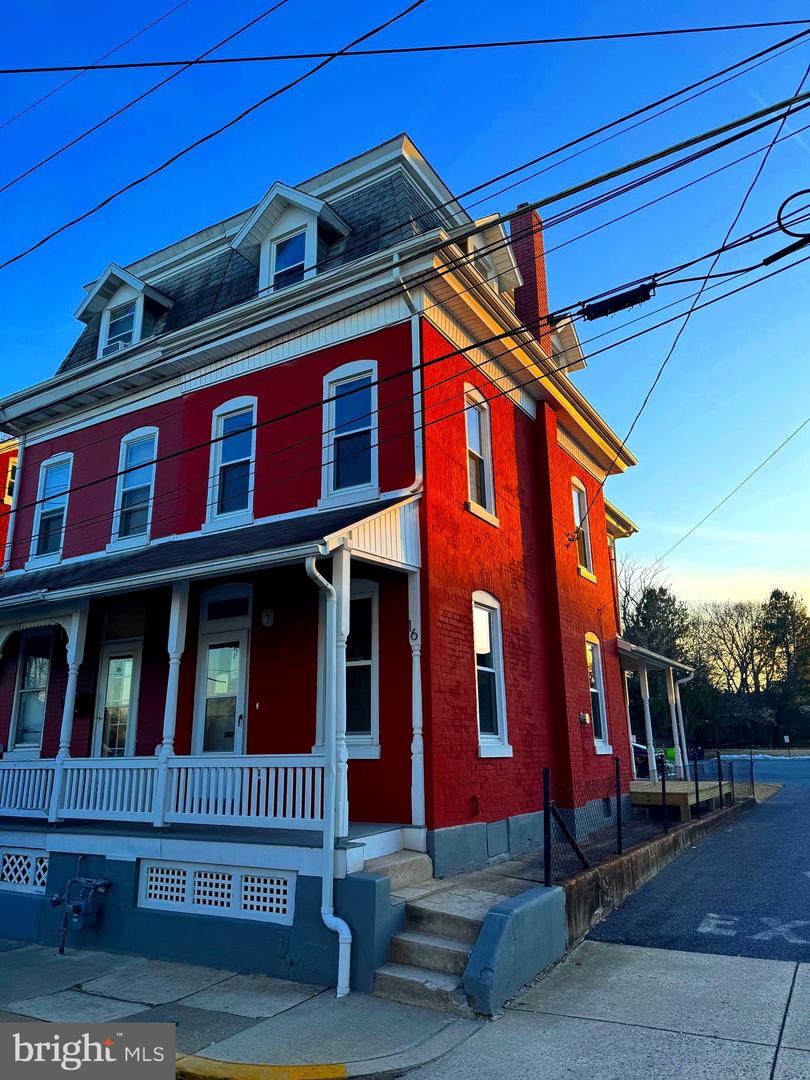 16 S Hull St Property Photo