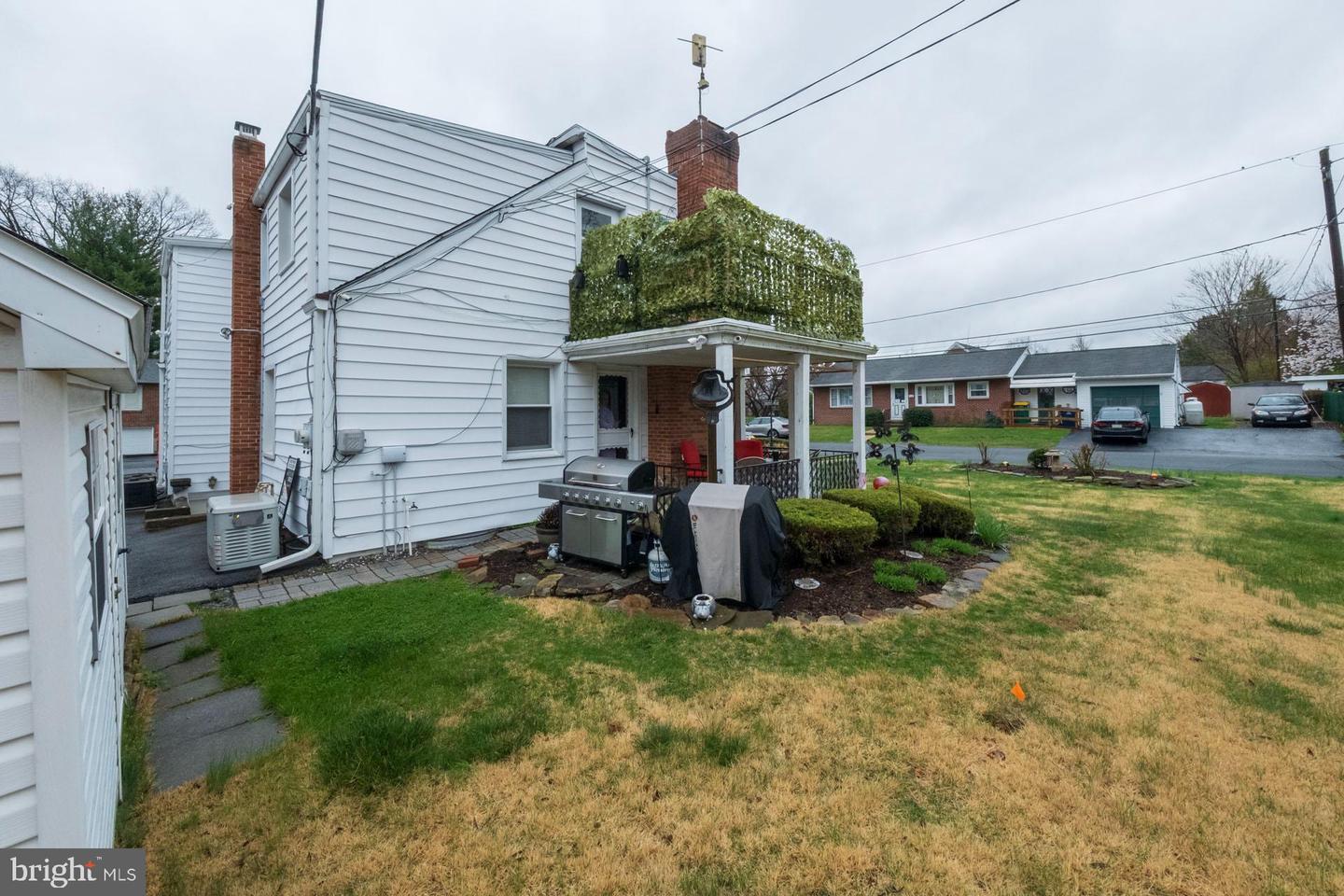 2725 Belmont Ave Property Photo 4