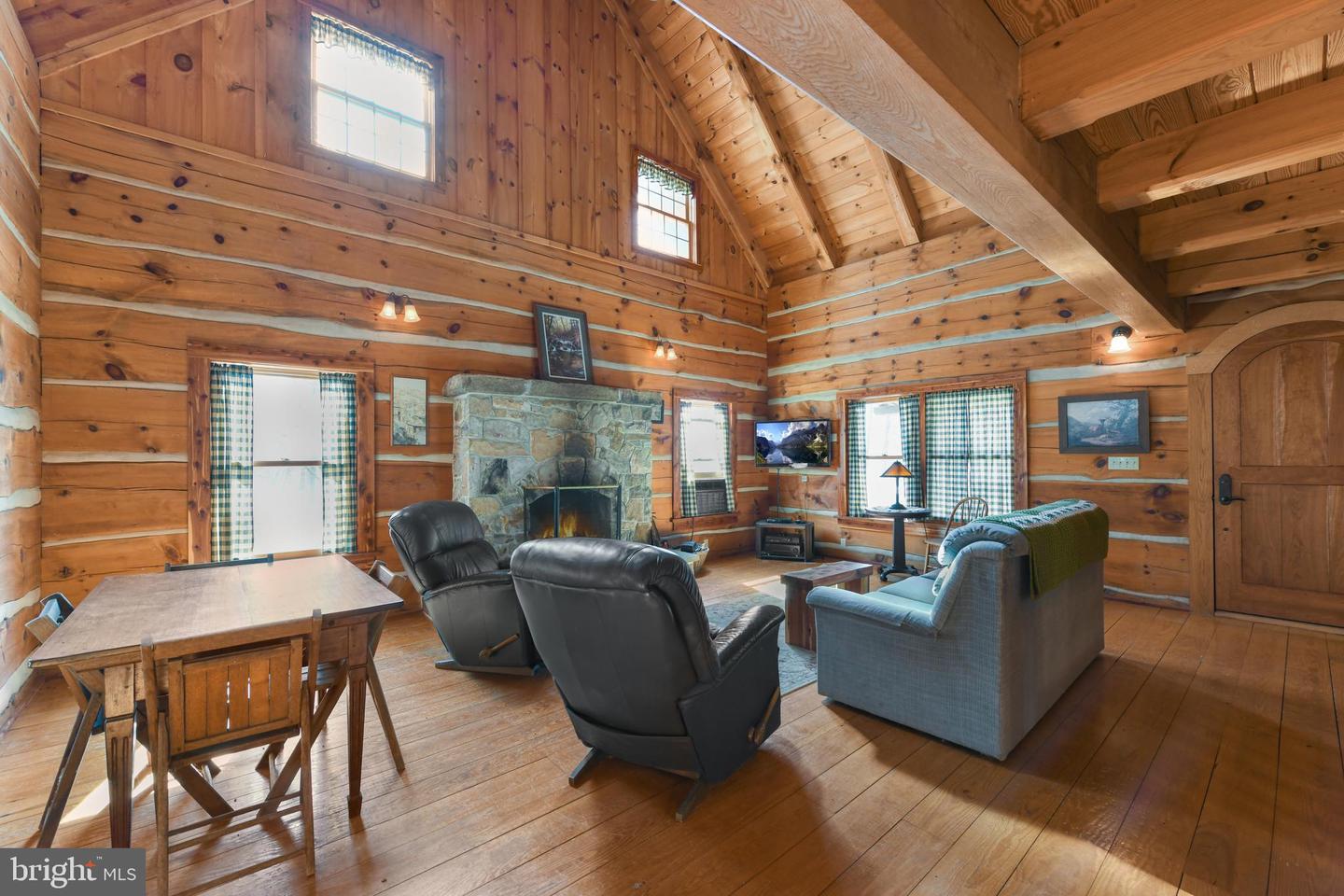 489 Airport Rd Property Photo