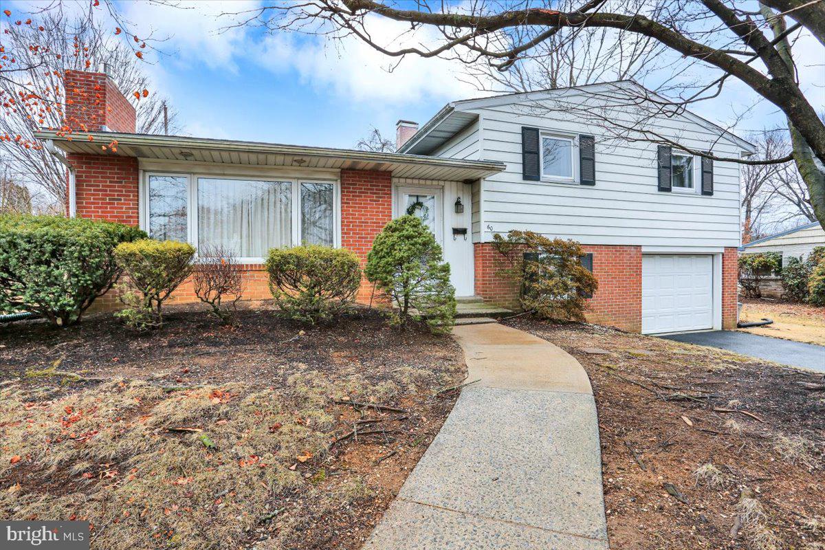 60 Octagon Ave Property Photo