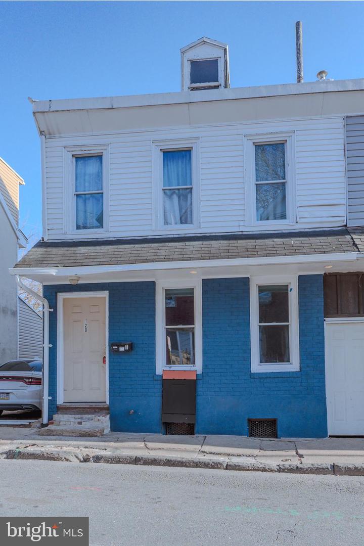 120 W Elm St Property Photo 1