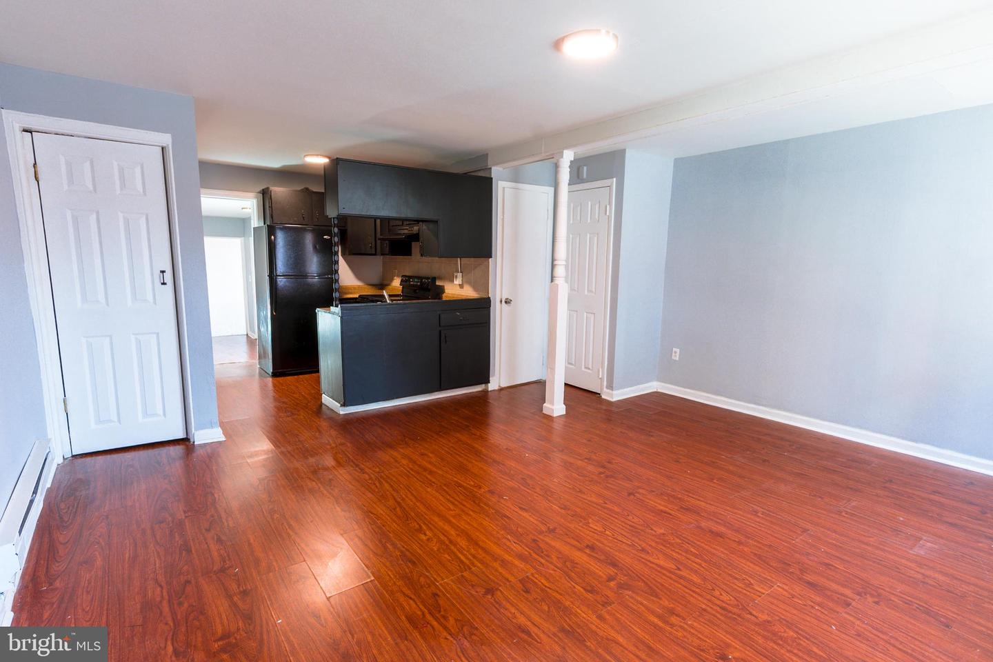 120 W Elm St Property Photo 2