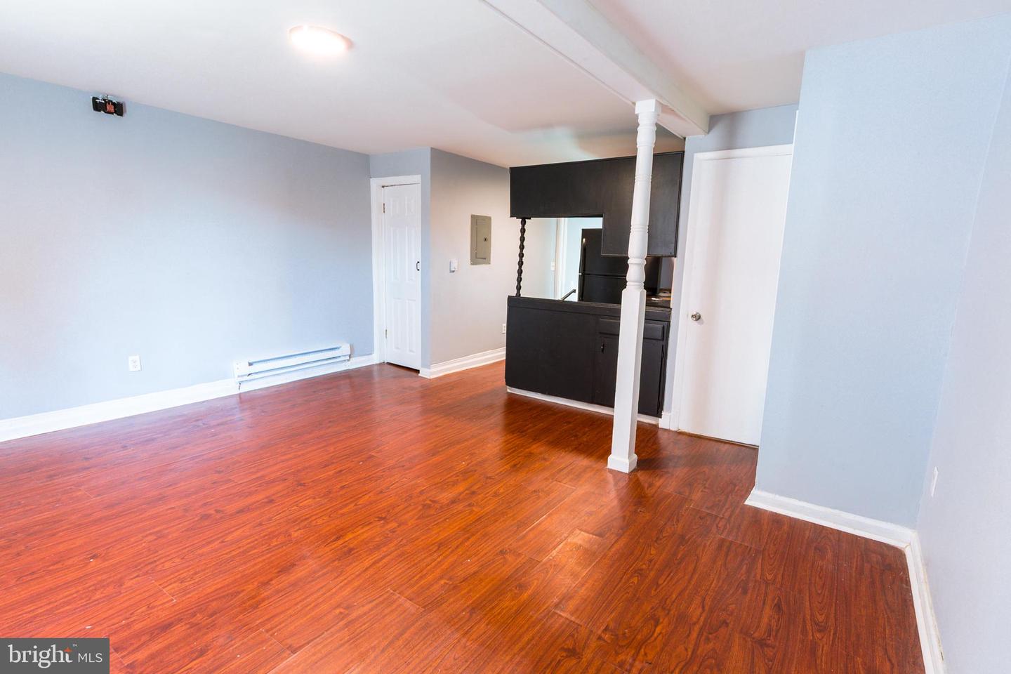 120 W Elm St Property Photo 3