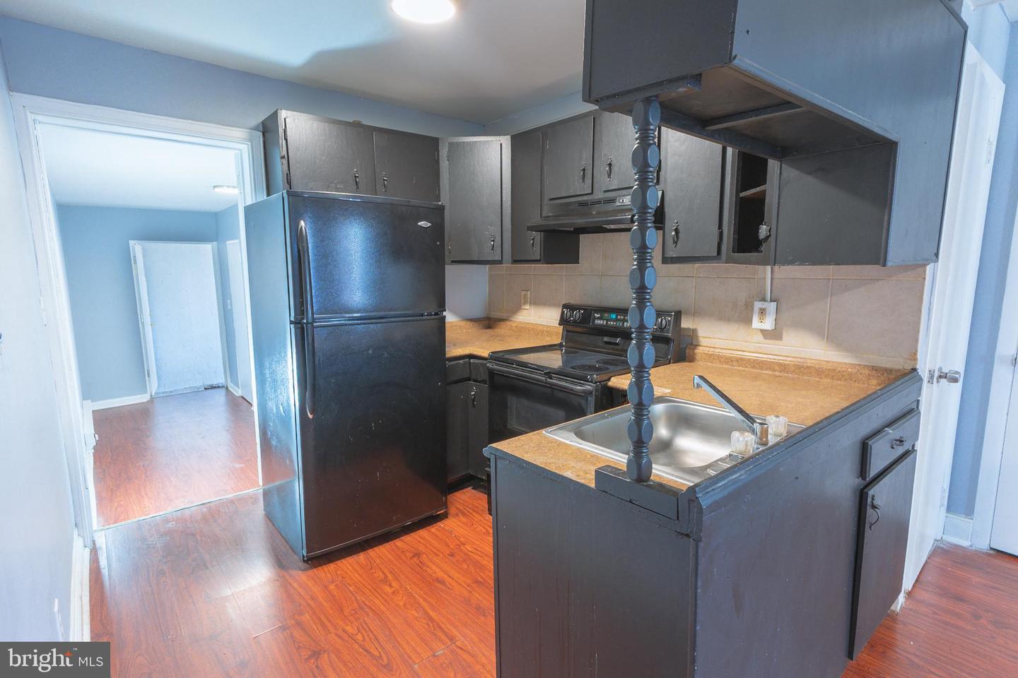 120 W Elm St Property Photo 5