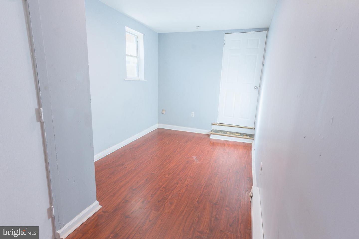 120 W Elm St Property Photo 7