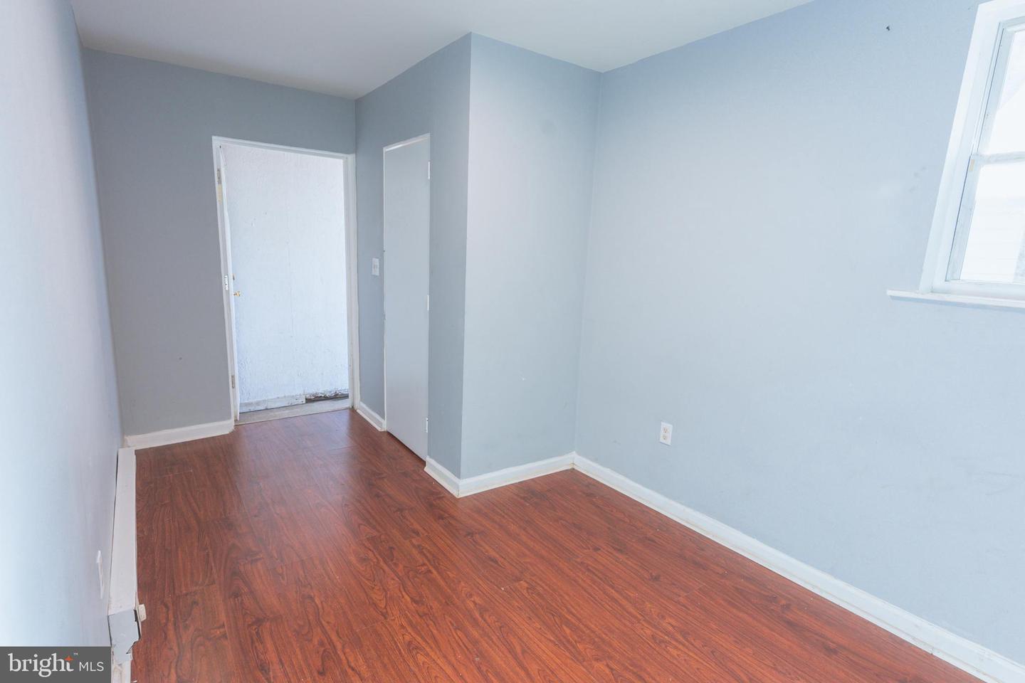 120 W Elm St Property Photo 8