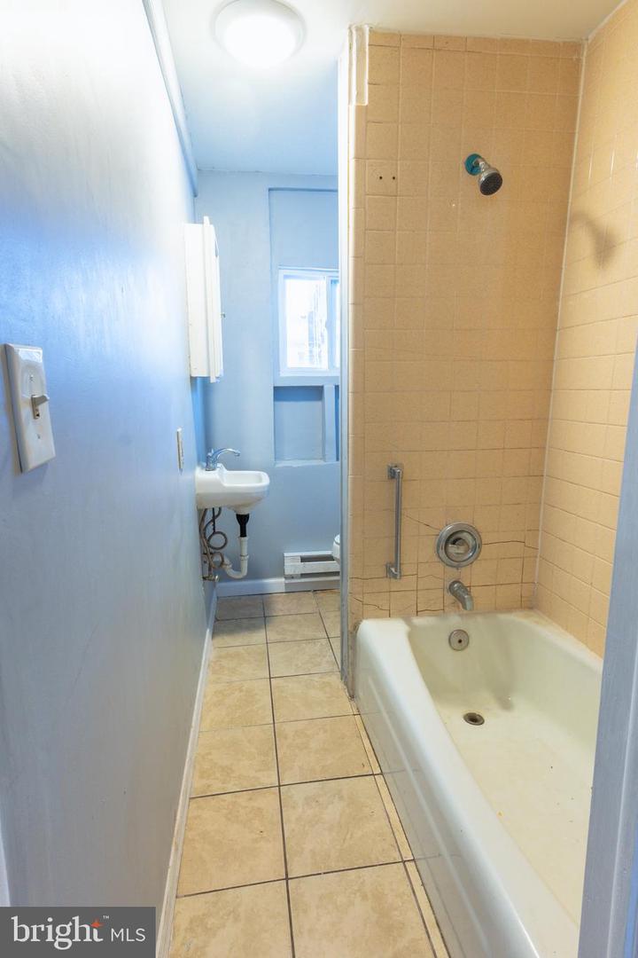 120 W Elm St Property Photo 9