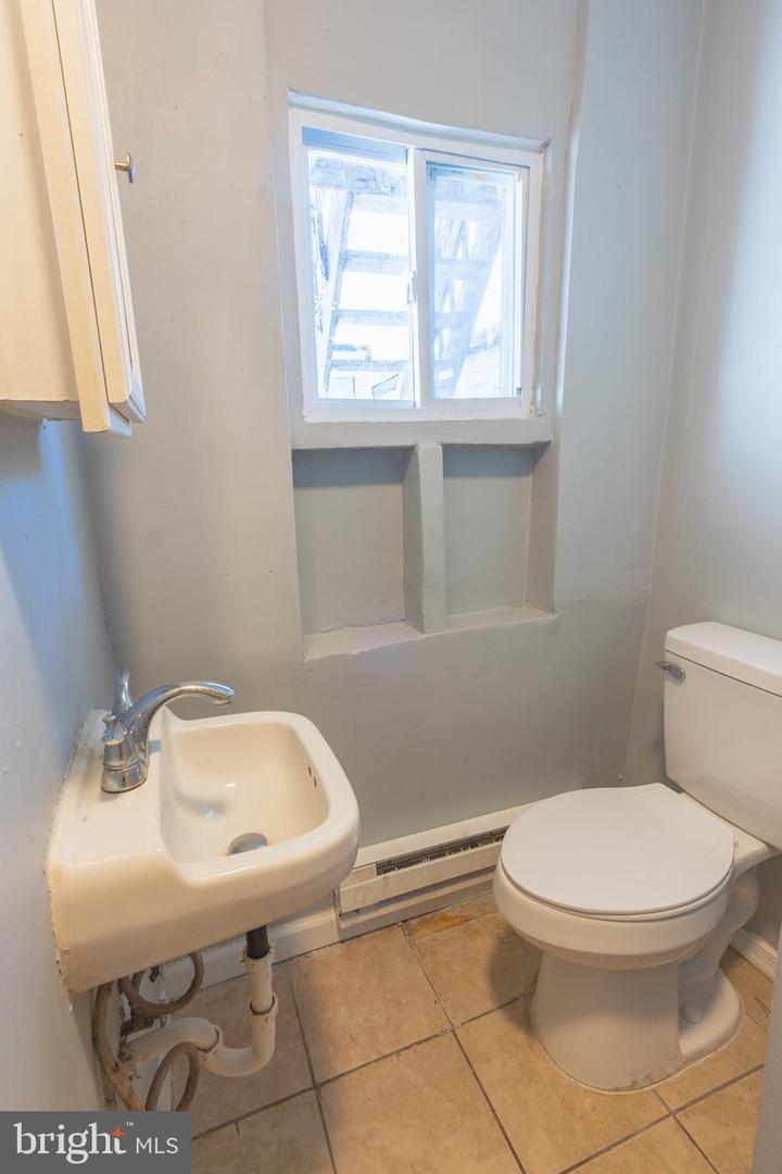 120 W Elm St Property Photo 10