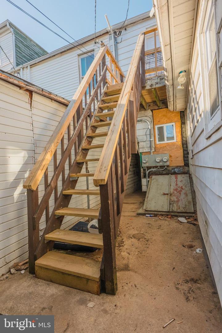 120 W Elm St Property Photo 20