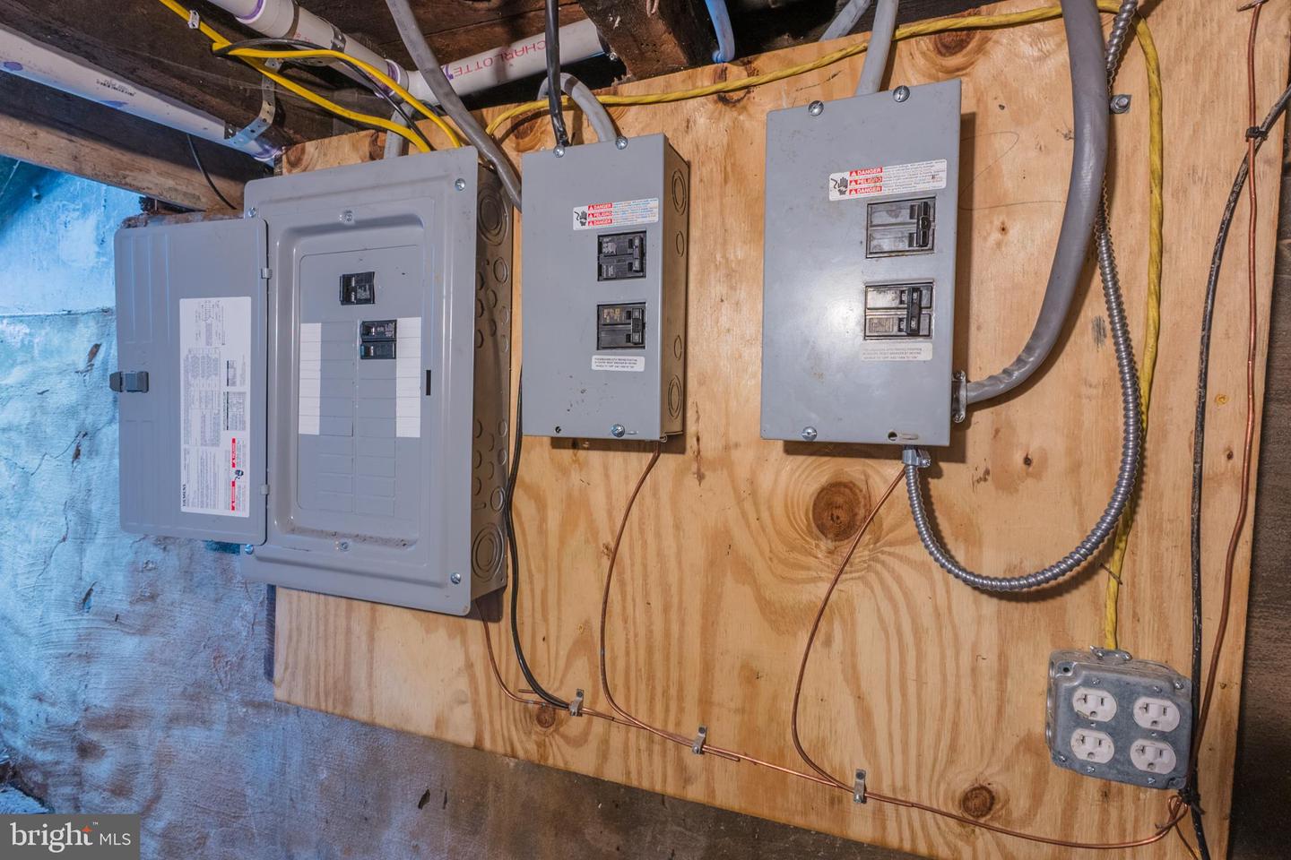 120 W Elm St Property Photo 22