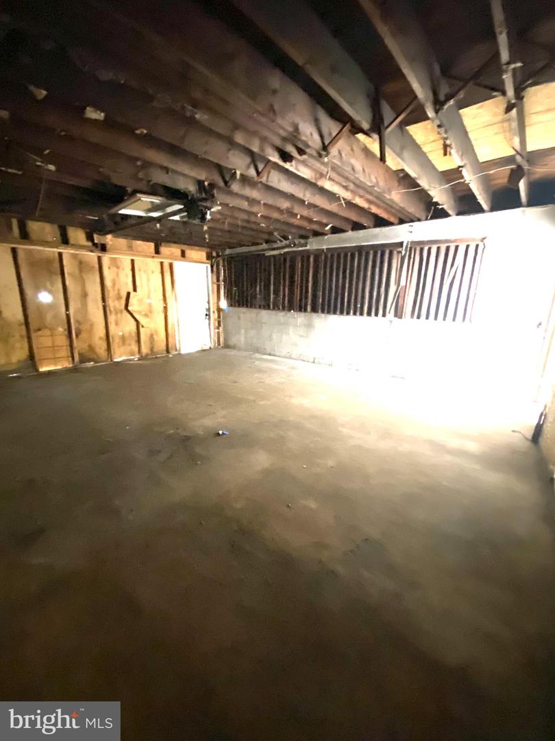 120 W Elm St Property Photo 25