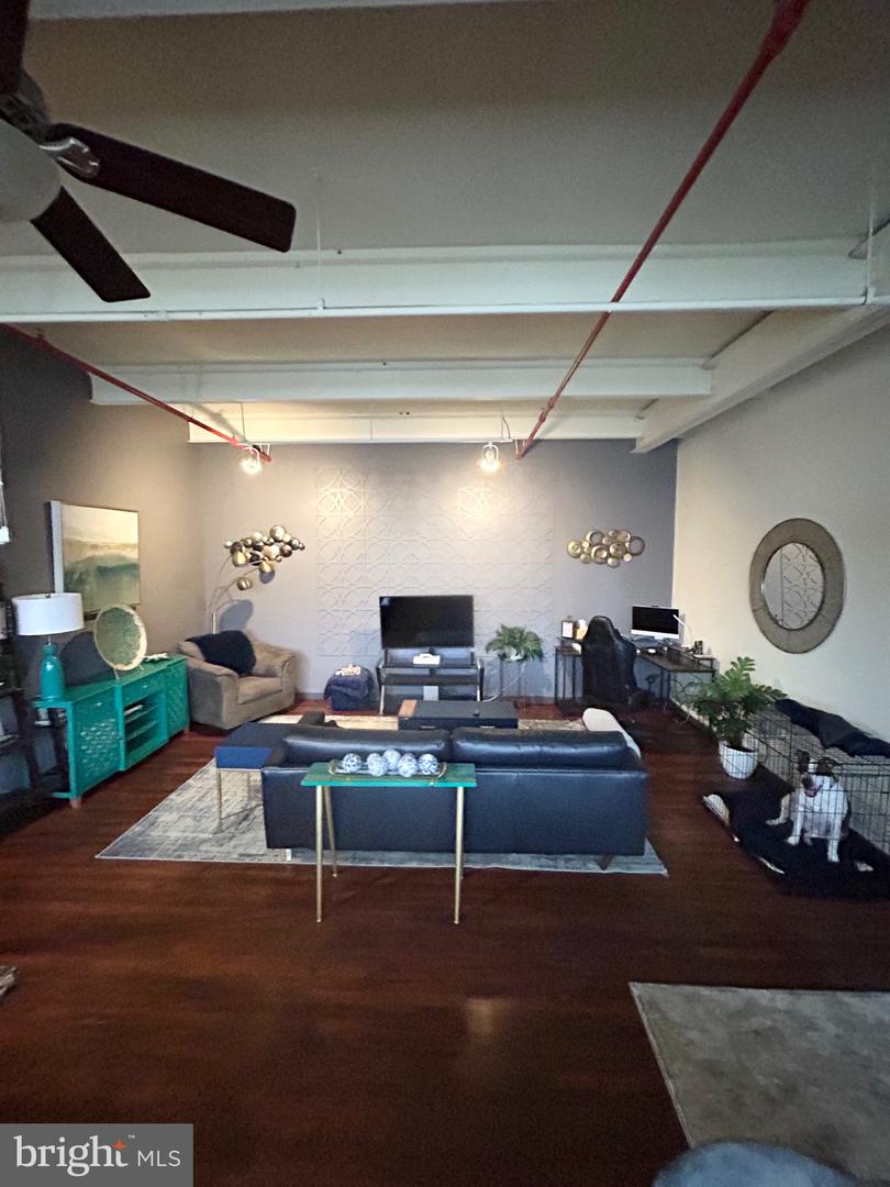 31 S Sterley St #401 Property Photo 3