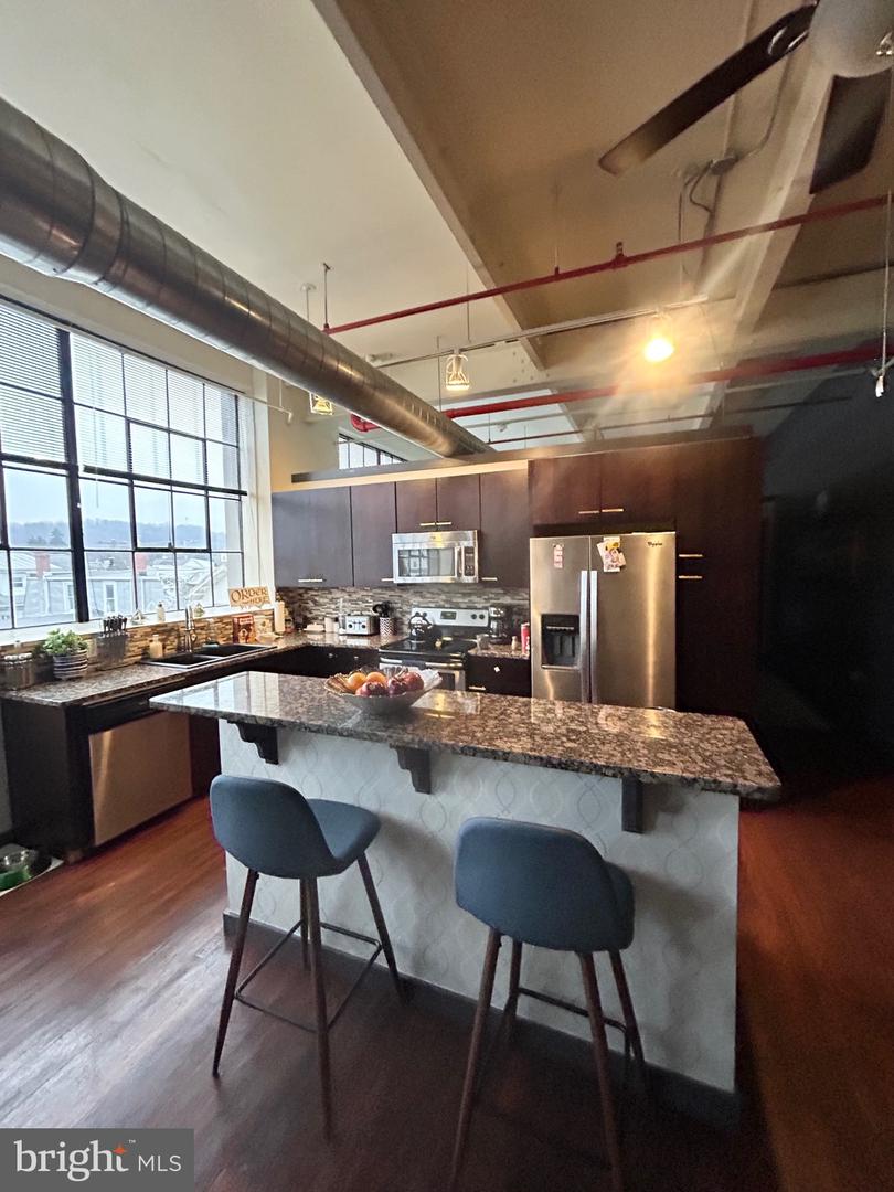 31 S Sterley St #401 Property Photo 5