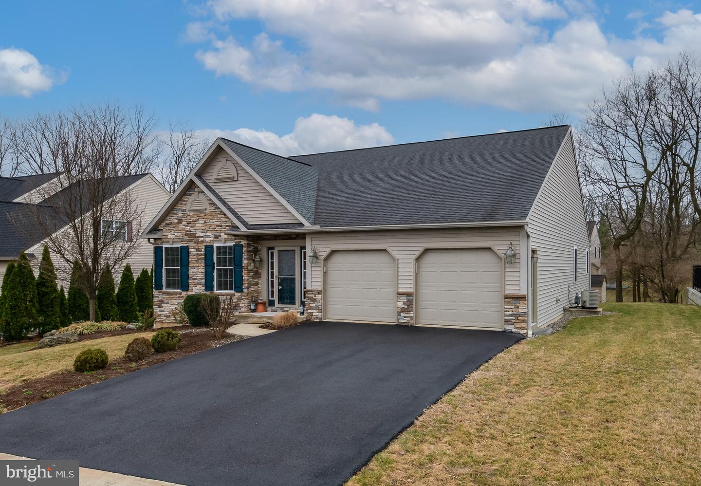 654 Ebersole Rd Property Photo 3