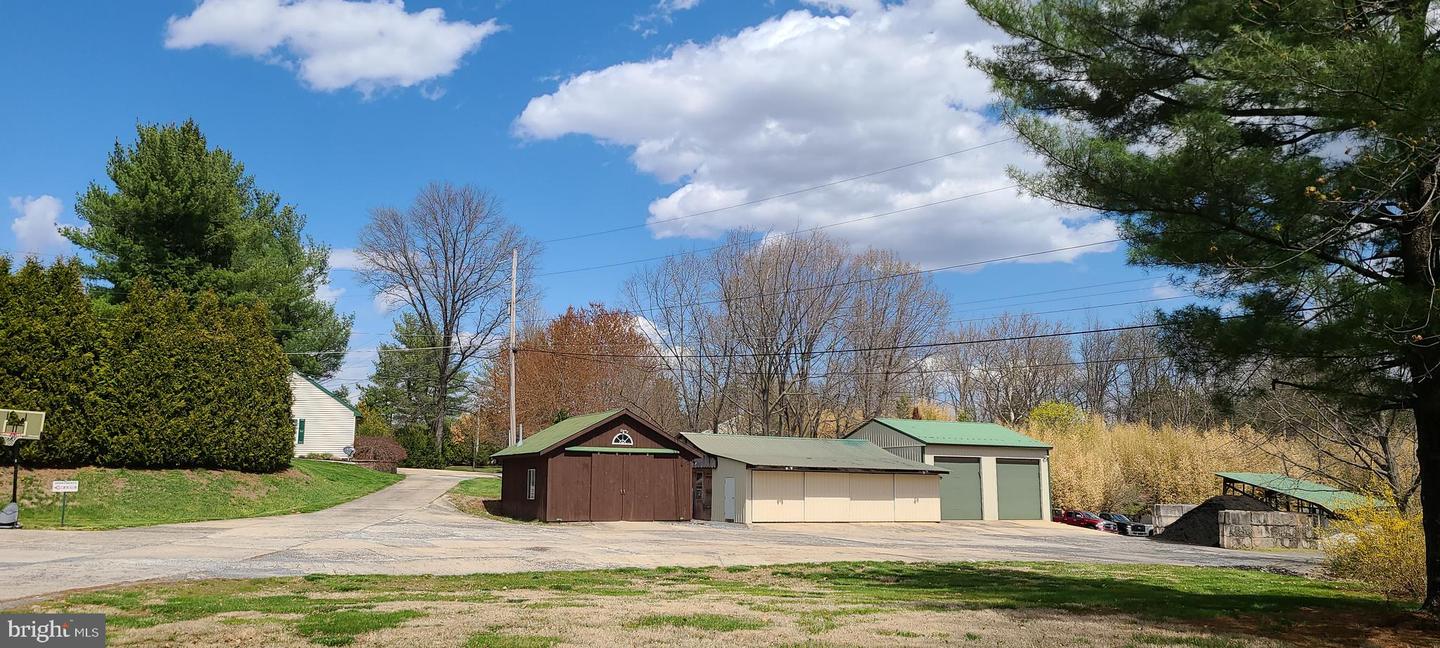 517 Moncacy Hill Property Photo 4