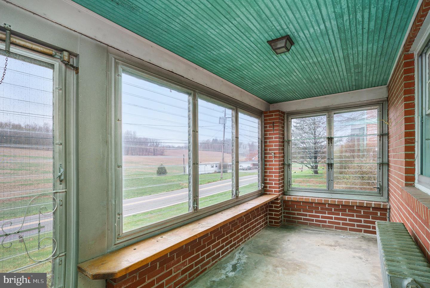 1042 Weisstown Rd Property Photo 3