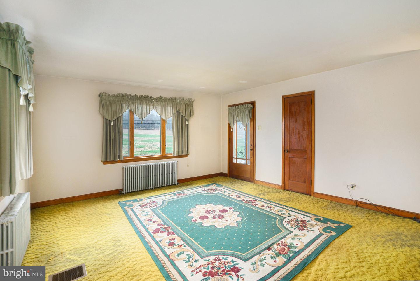 1042 Weisstown Rd Property Photo 7