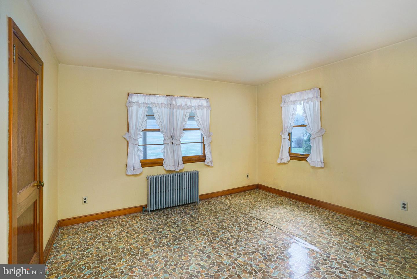 1042 Weisstown Rd Property Photo 13