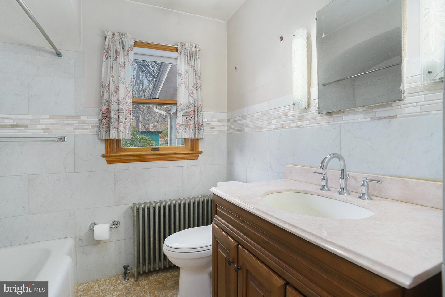 1042 Weisstown Rd Property Photo 15