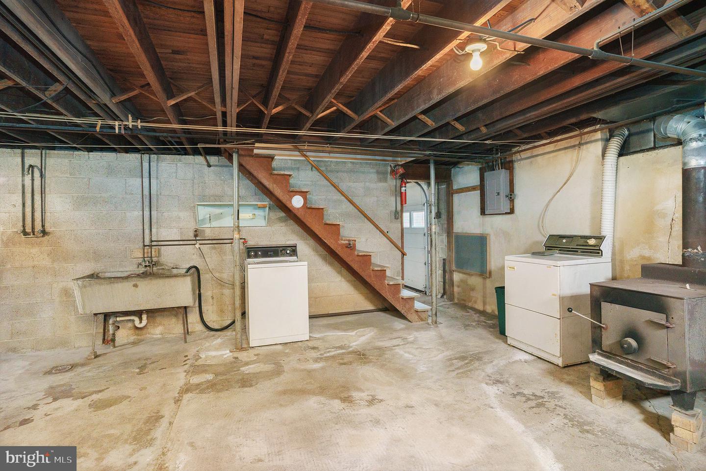 1042 Weisstown Rd Property Photo 20