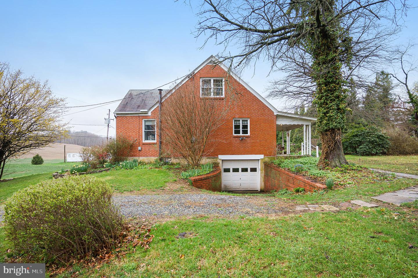 1042 Weisstown Rd Property Photo 23