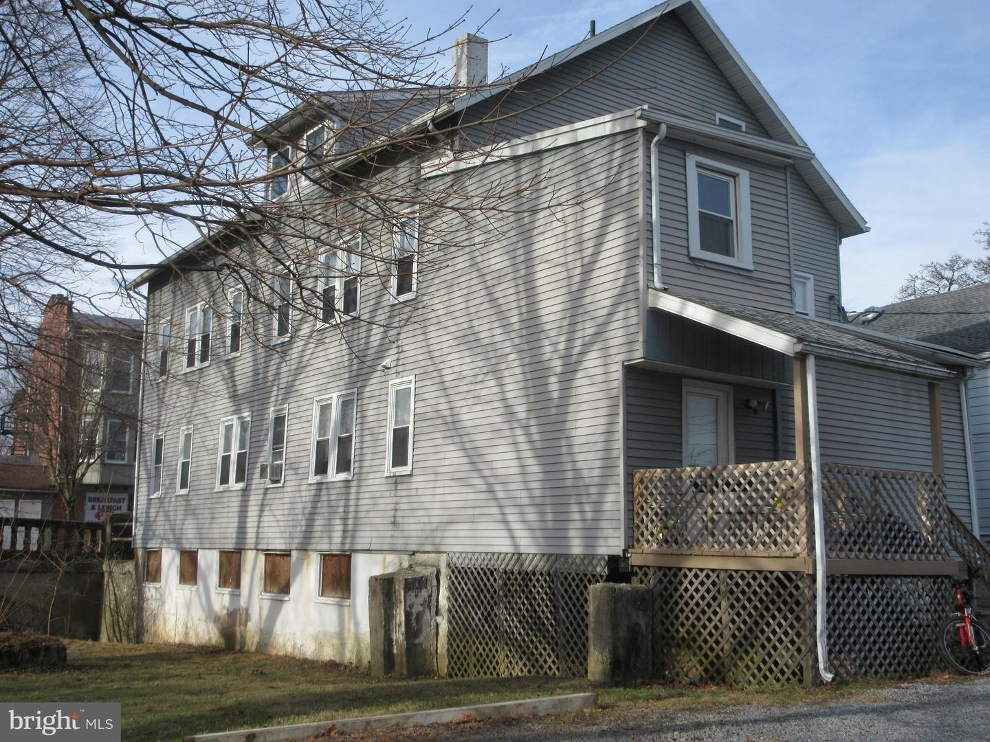 10 E Main St Property Photo 2
