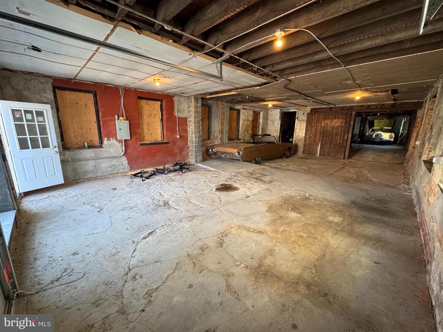 82 Penn St #garage Property Photo 6