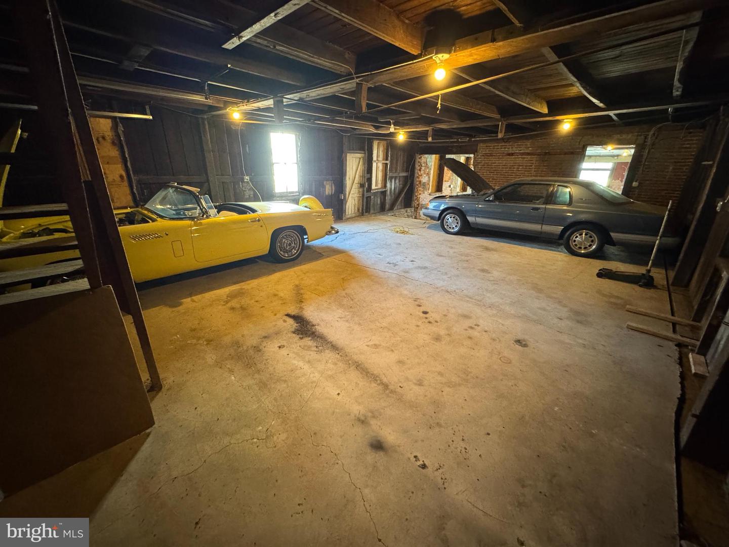 82 Penn St #garage Property Photo 8