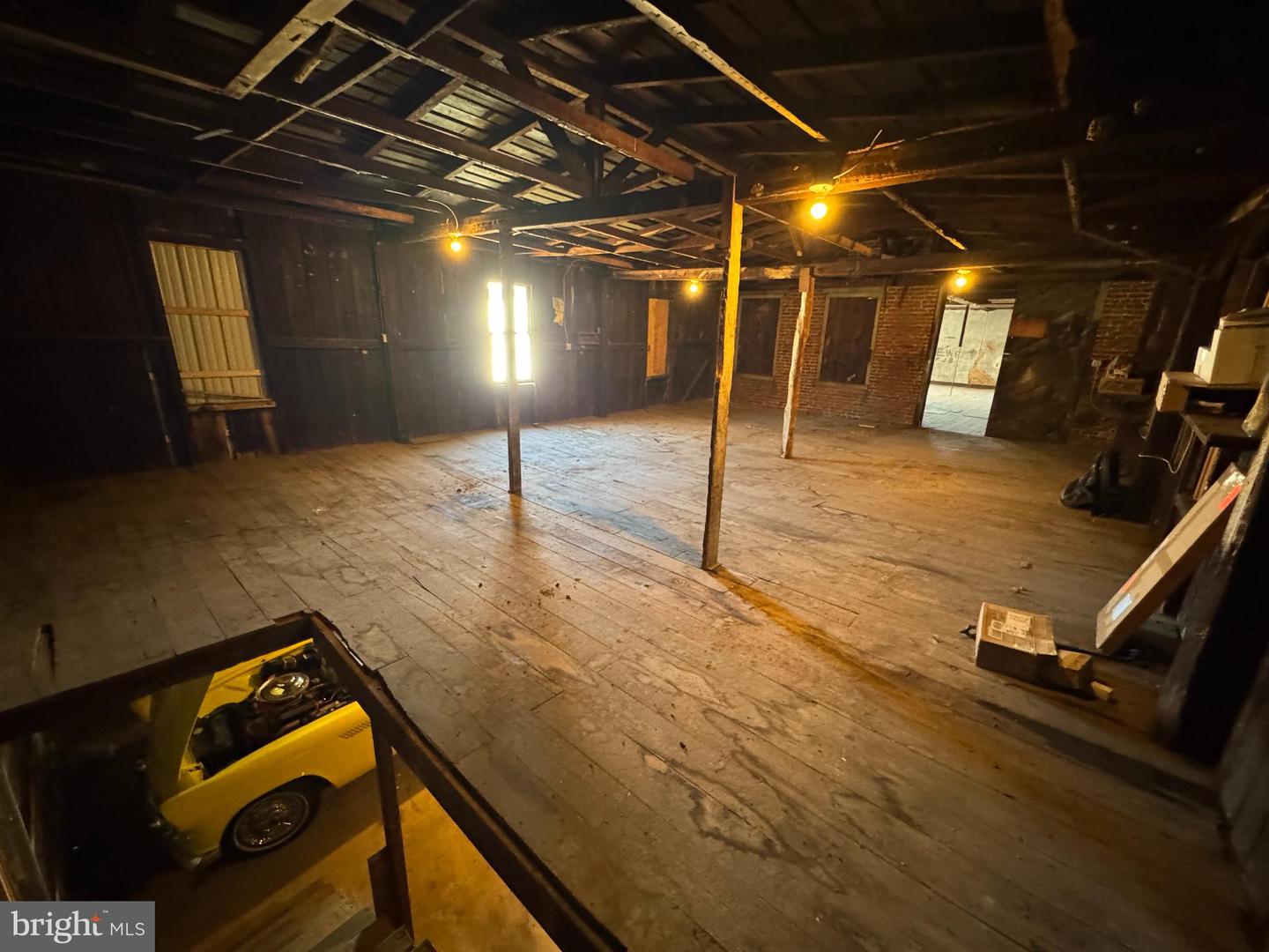 82 Penn St #garage Property Photo 9