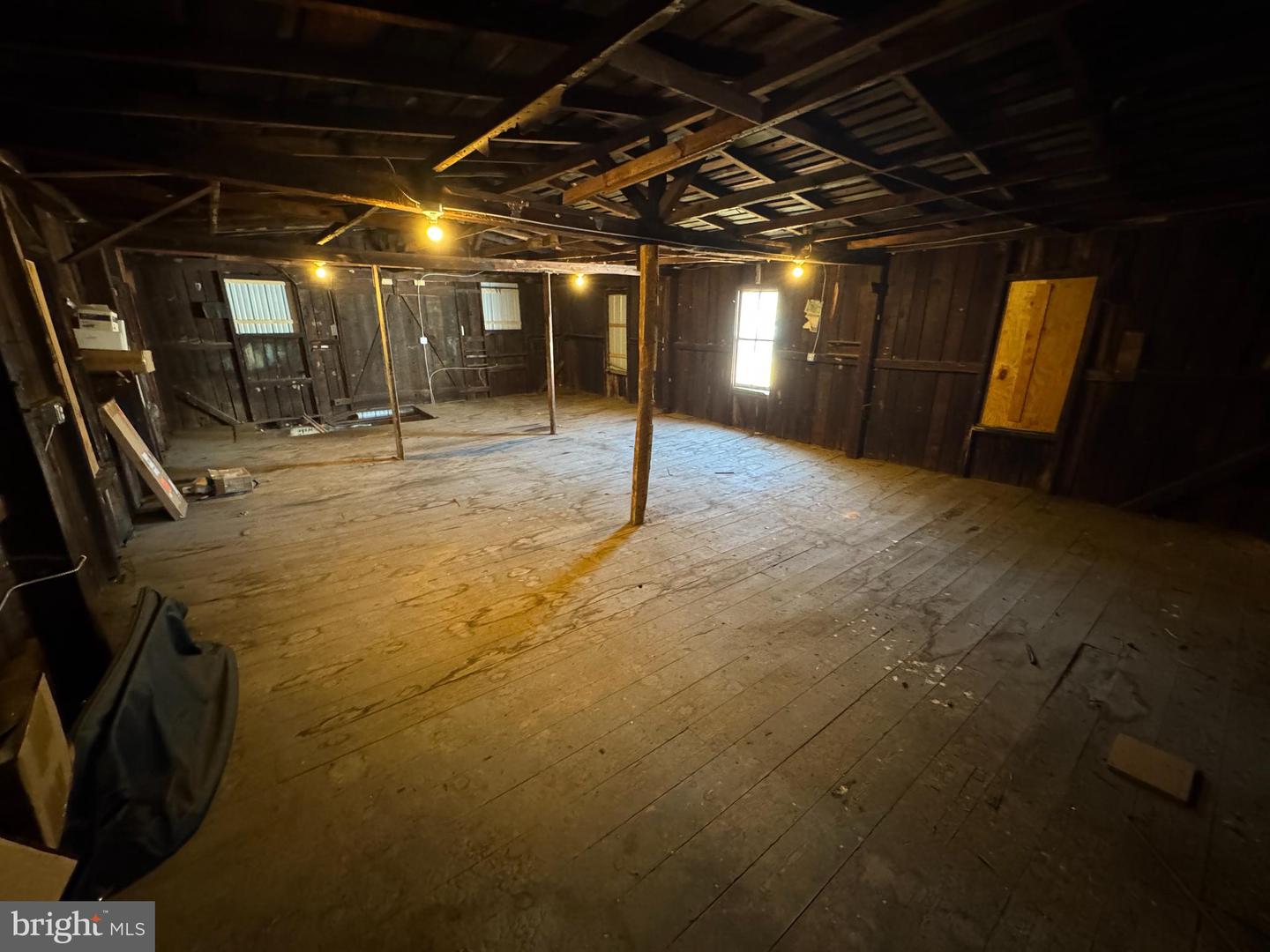 82 Penn St #garage Property Photo 10