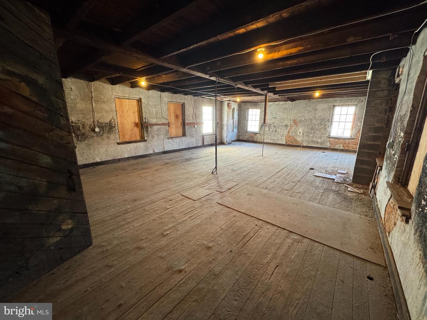 82 Penn St #garage Property Photo 11