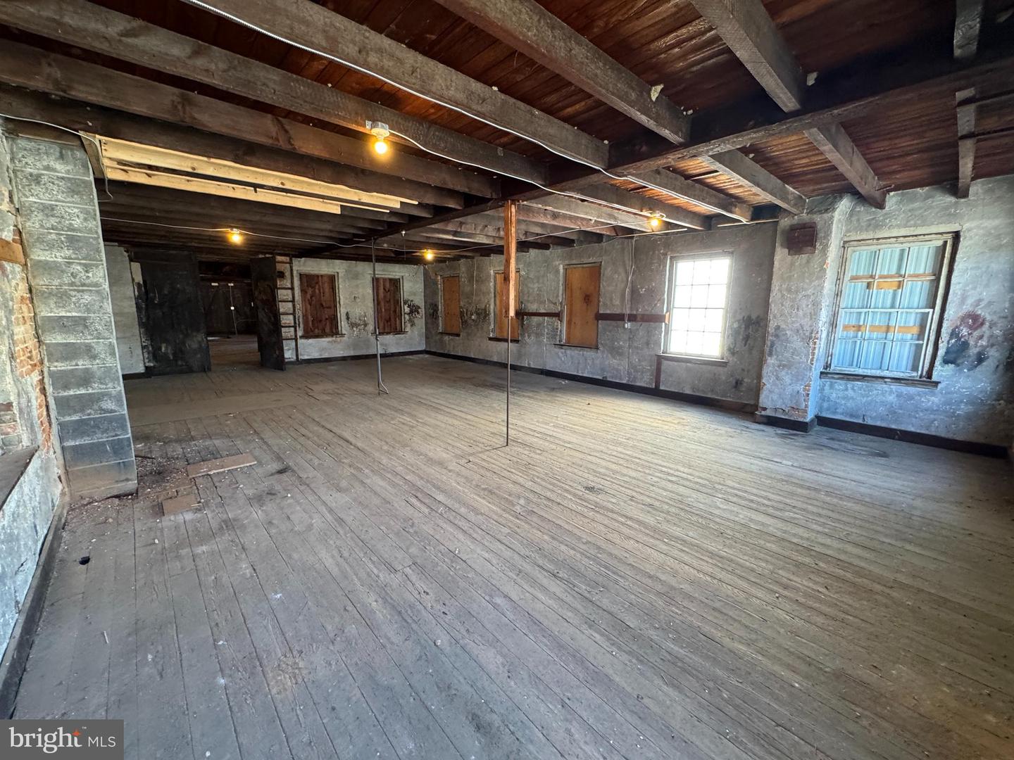 82 Penn St #garage Property Photo 12