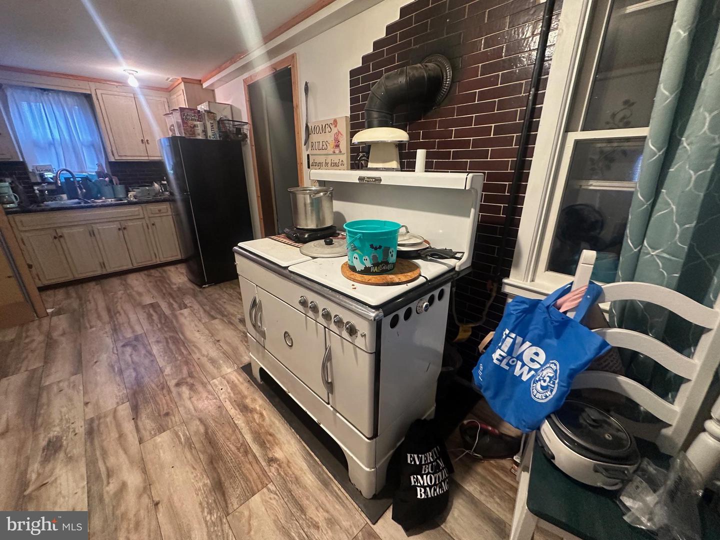 1190 State St Property Photo 29
