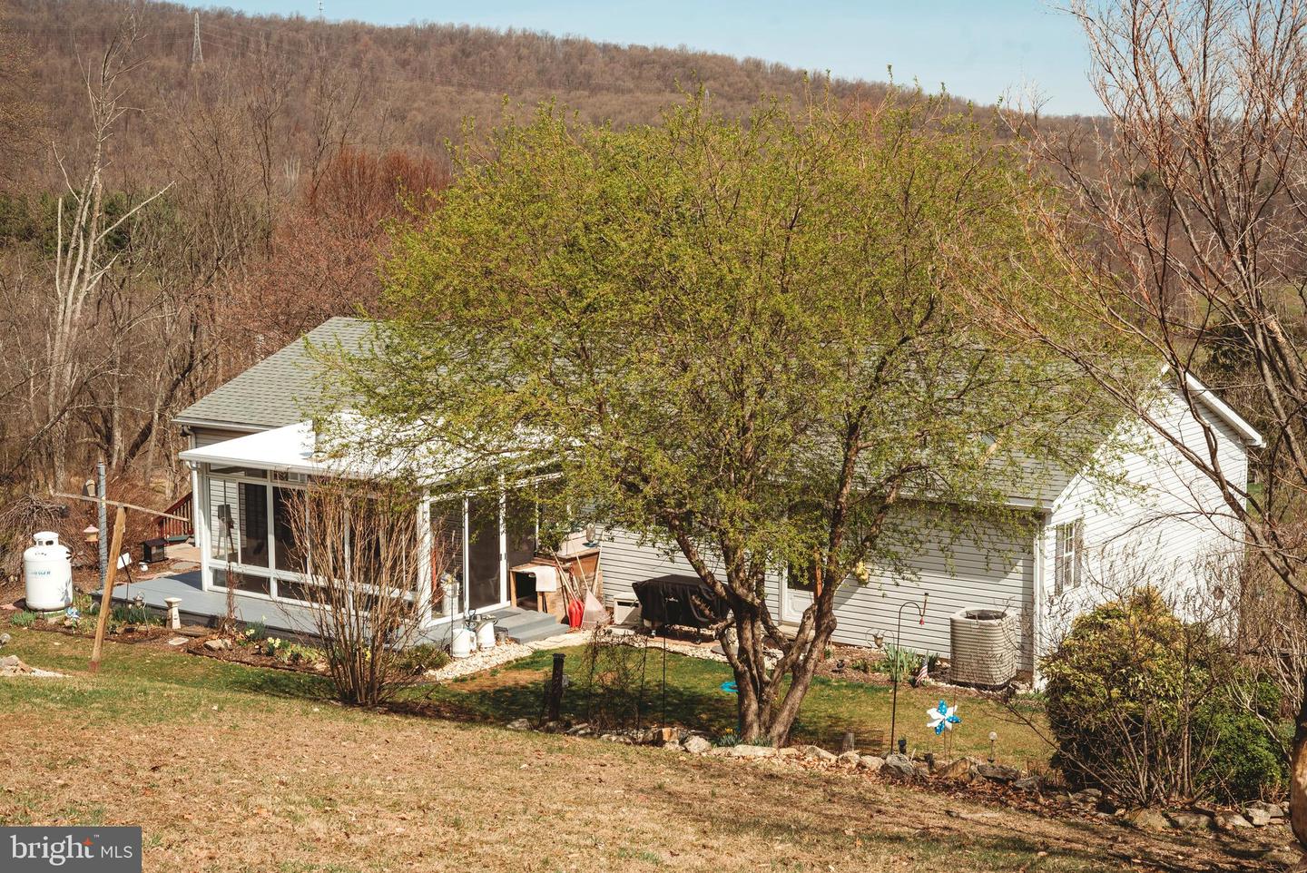1734 Huffs Church Rd Property Photo 4