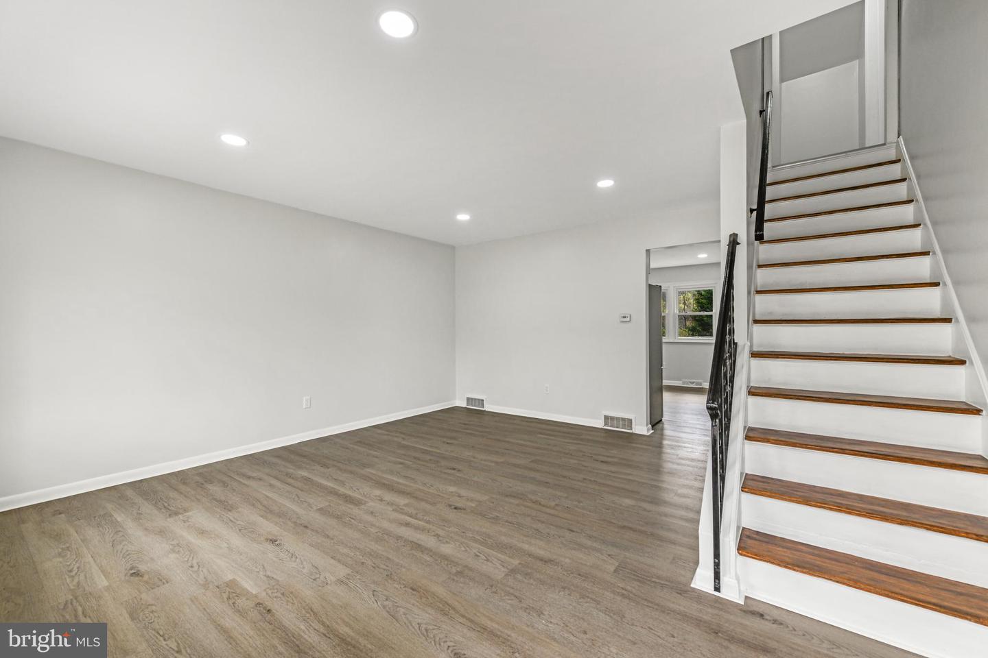1344 Wingate Ave Property Photo 4