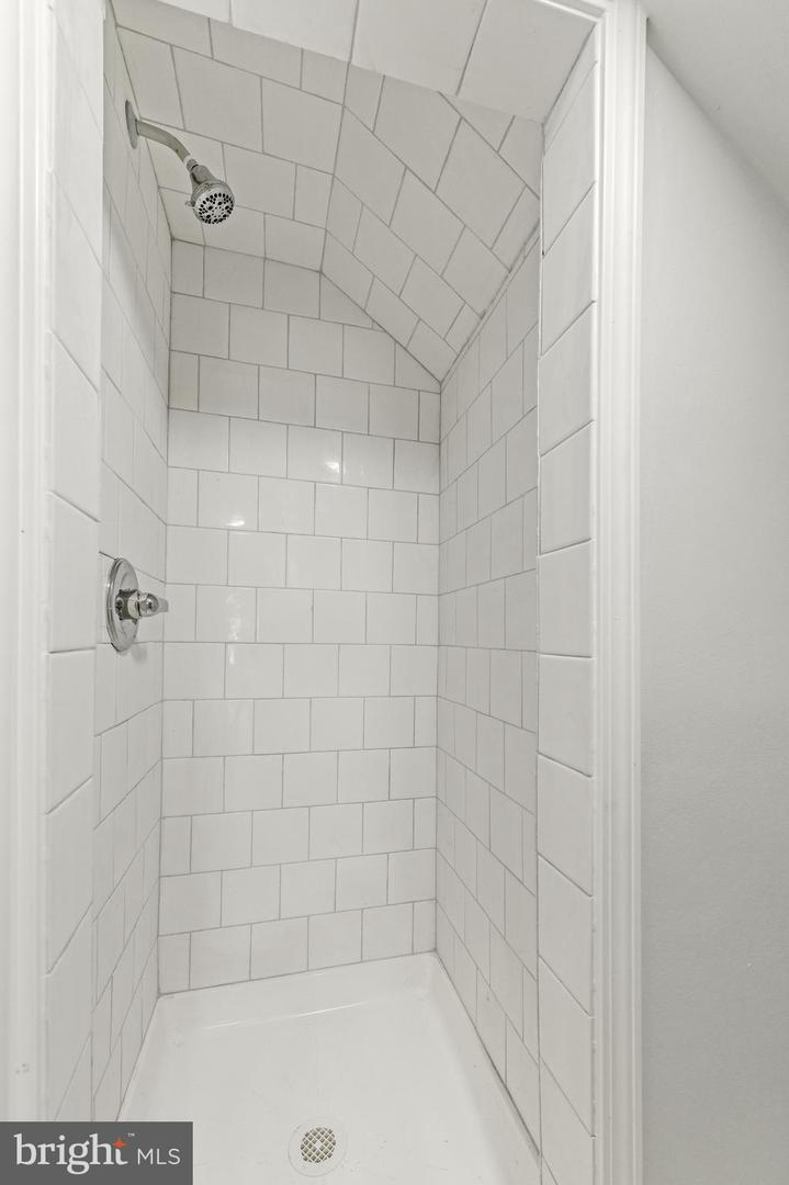 1344 Wingate Ave Property Photo 19