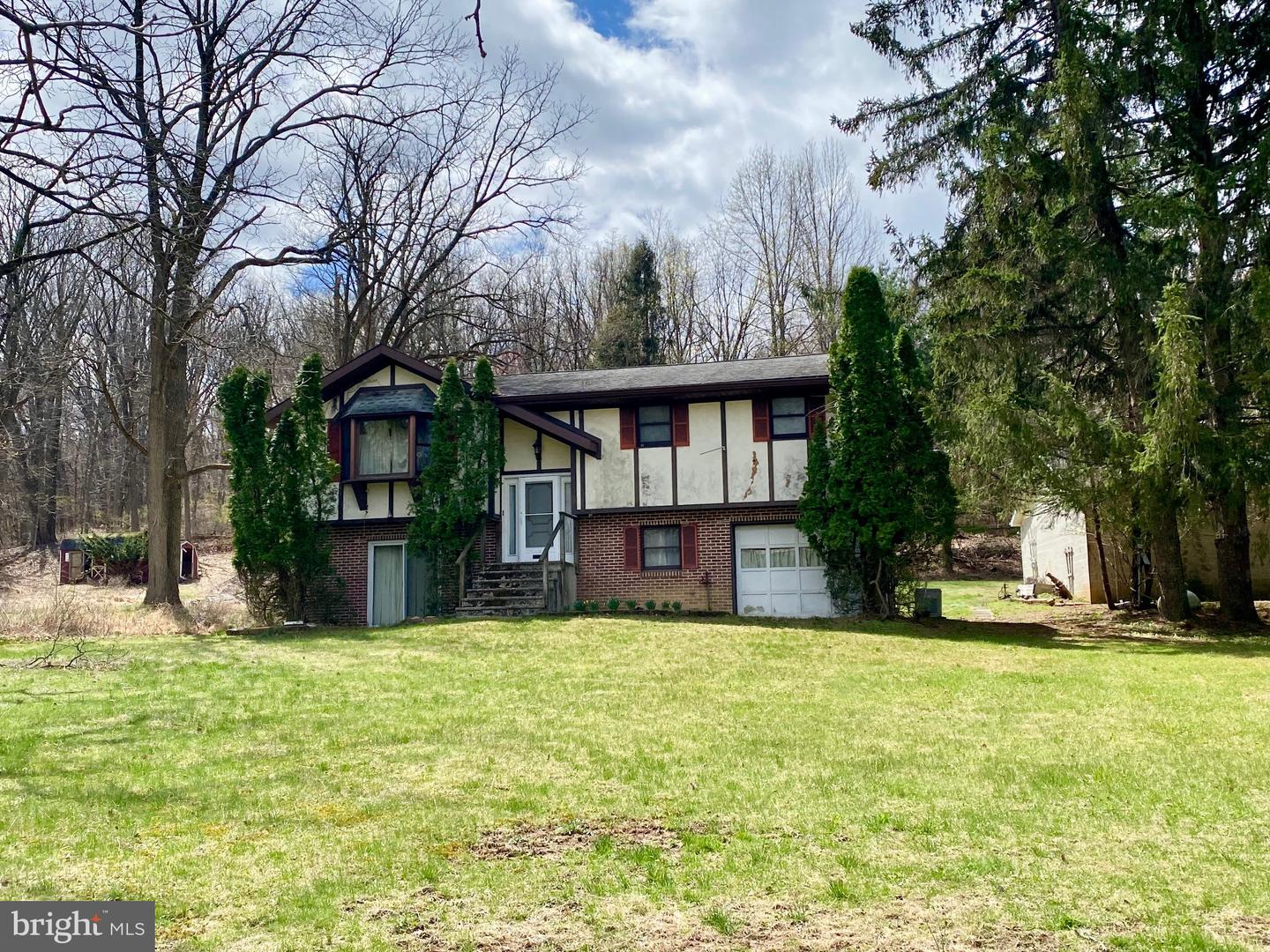 7 Spring Ln Property Photo