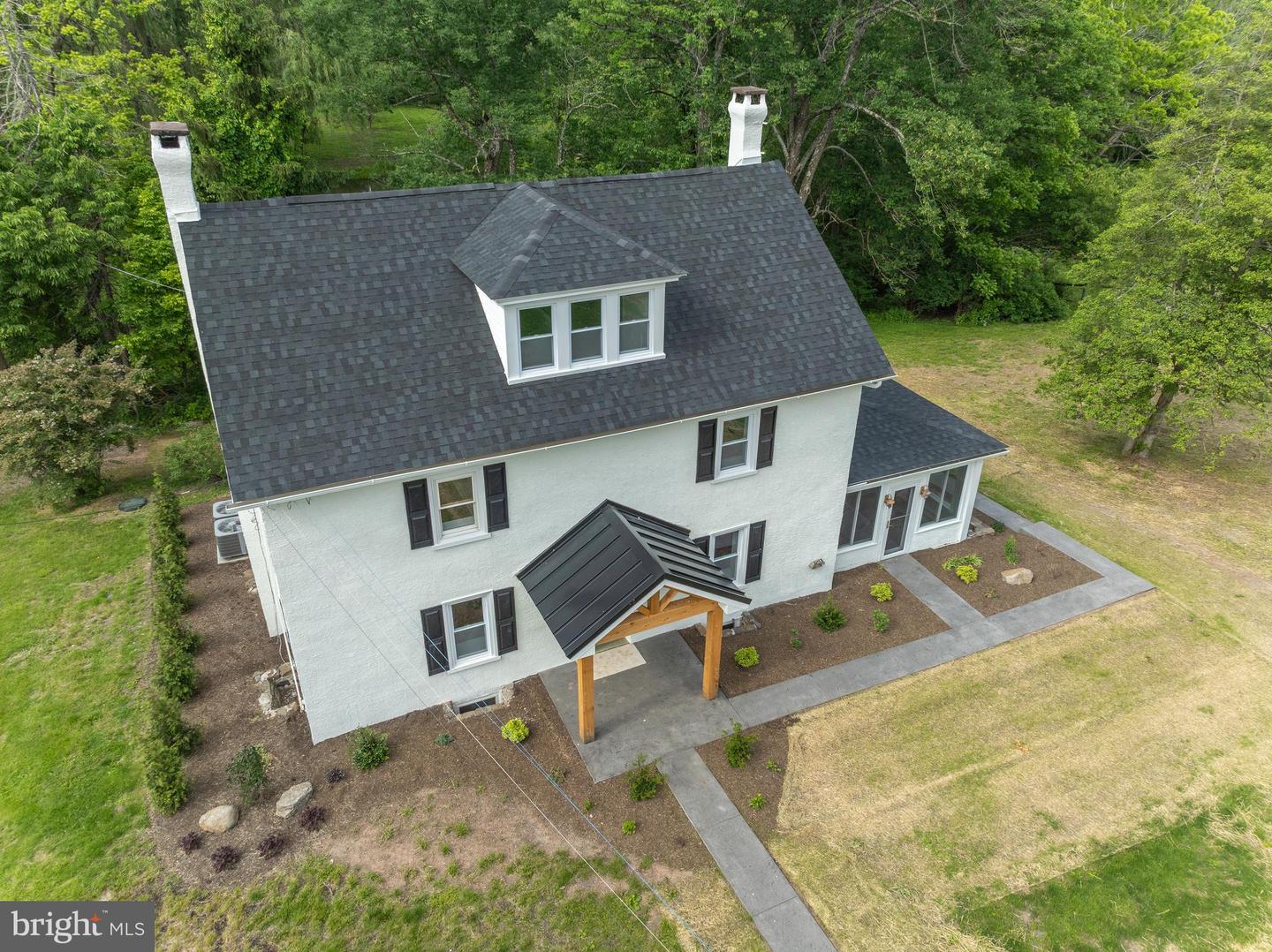 639 Old Airport Rd Property Photo 1