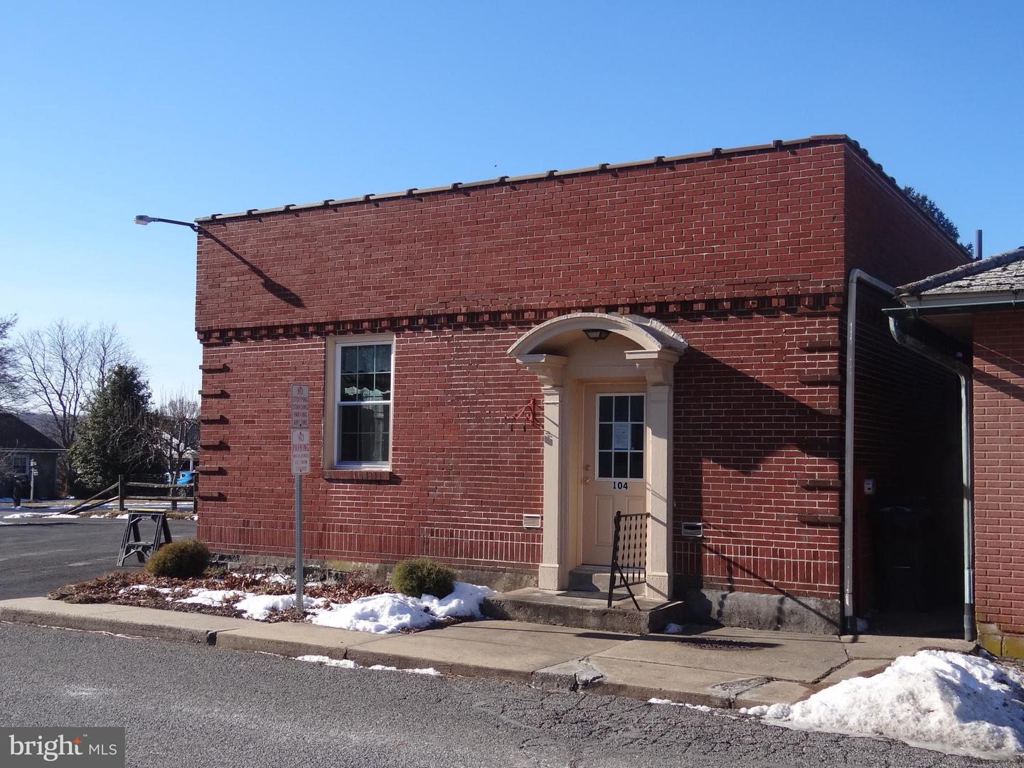 104 S Washington St Property Photo 1