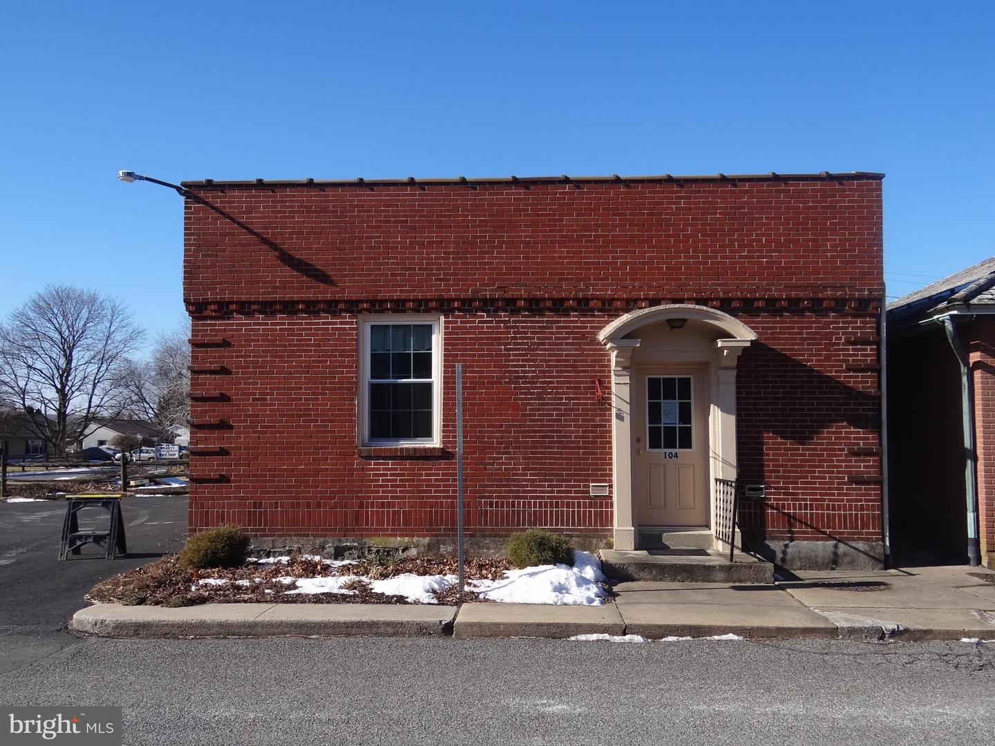 104 S Washington St Property Photo 3