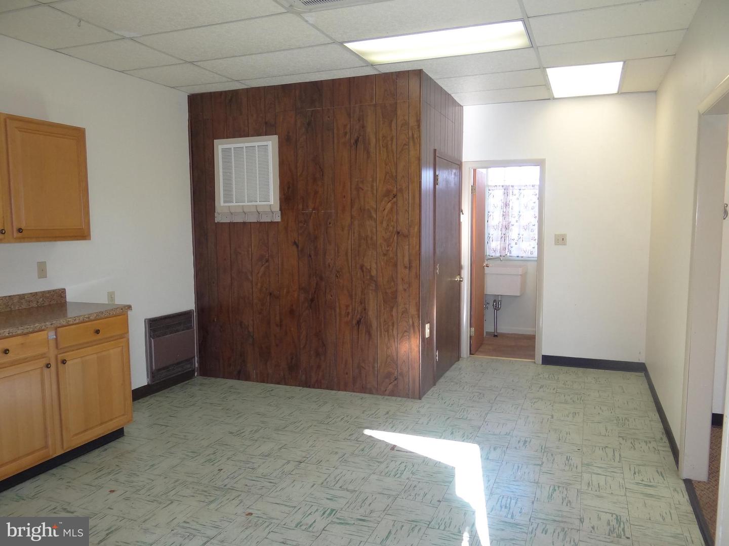 104 S Washington St Property Photo 15