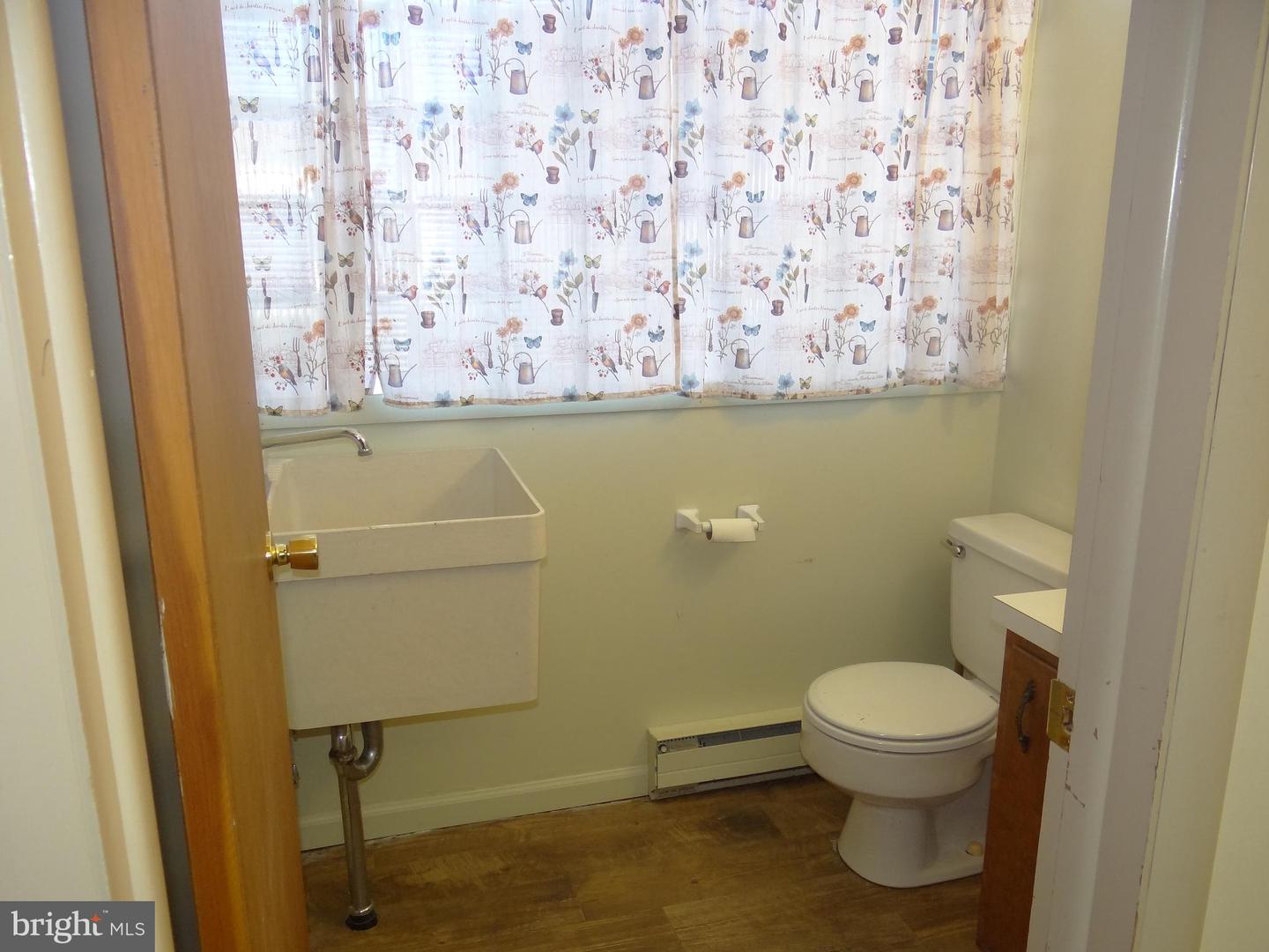 104 S Washington St Property Photo 17
