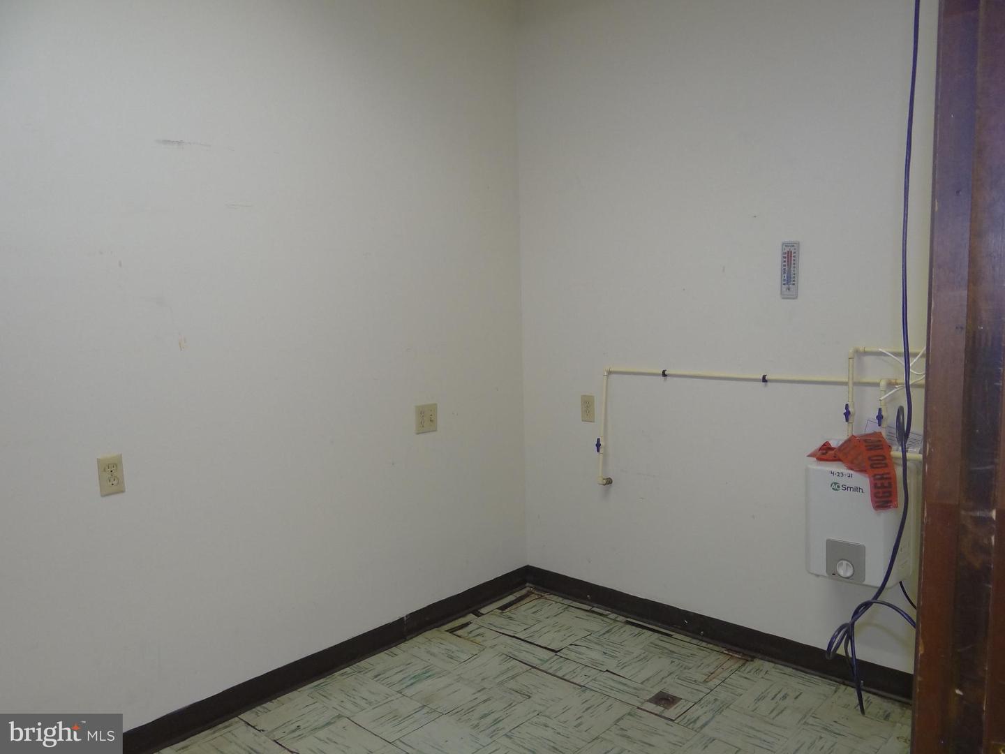 104 S Washington St Property Photo 18
