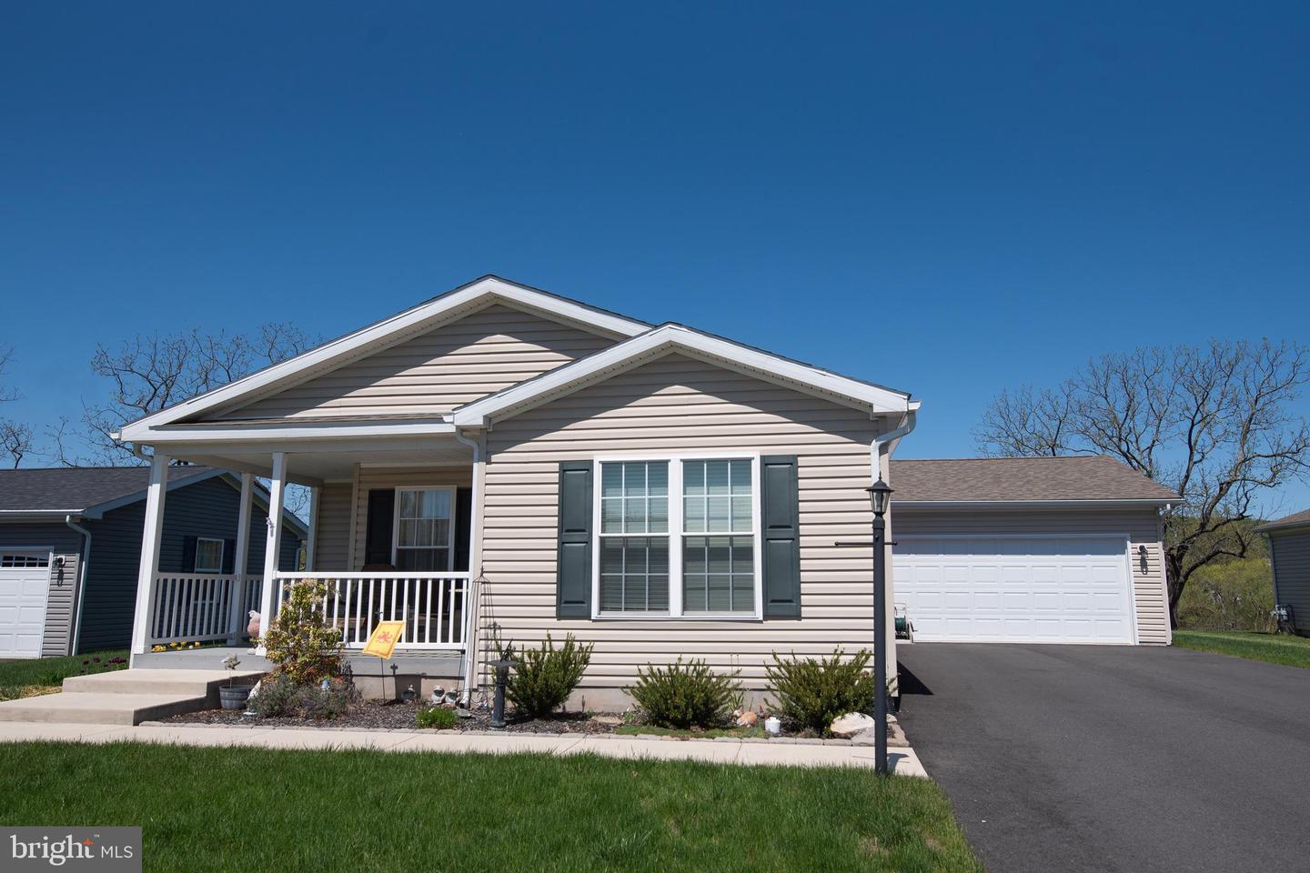19 Finch Dr N Property Photo 1