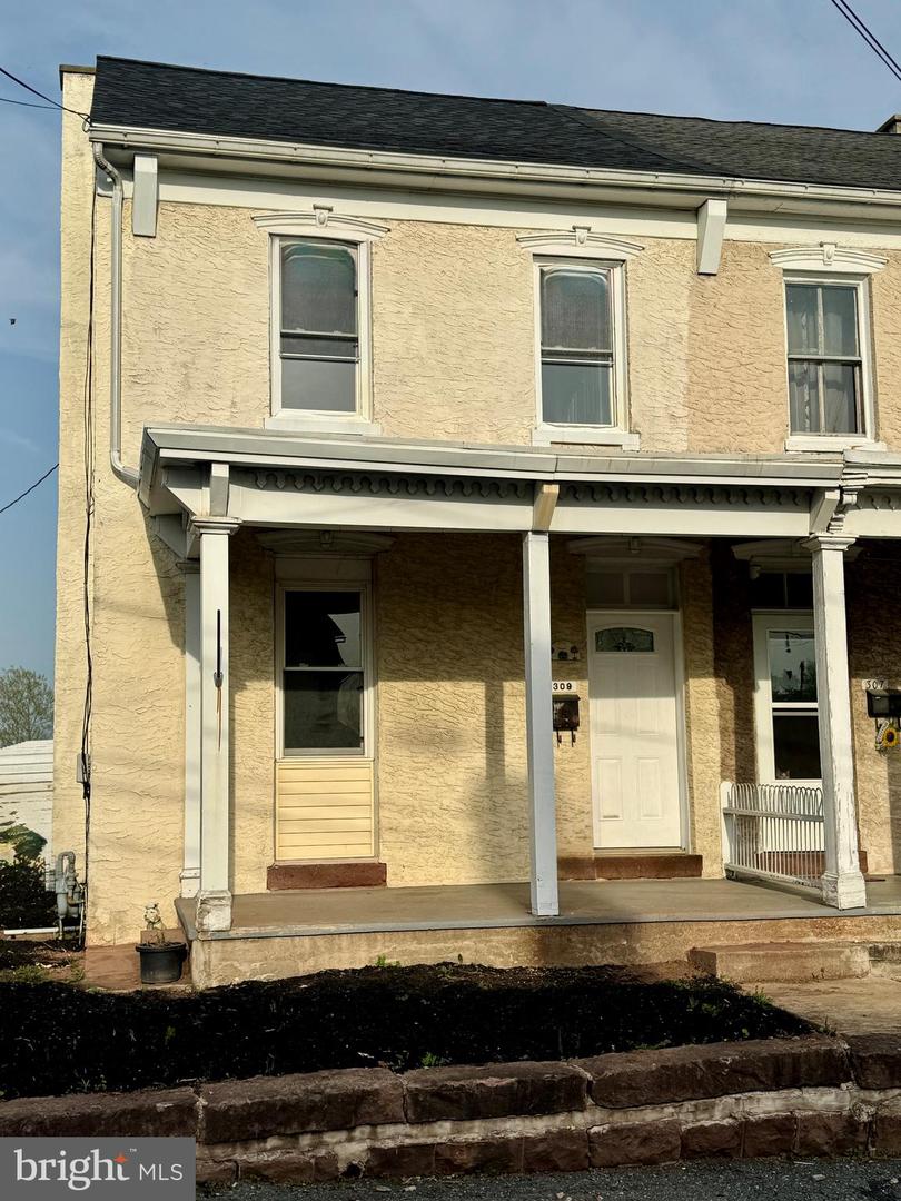 309 School St Property Photo 1
