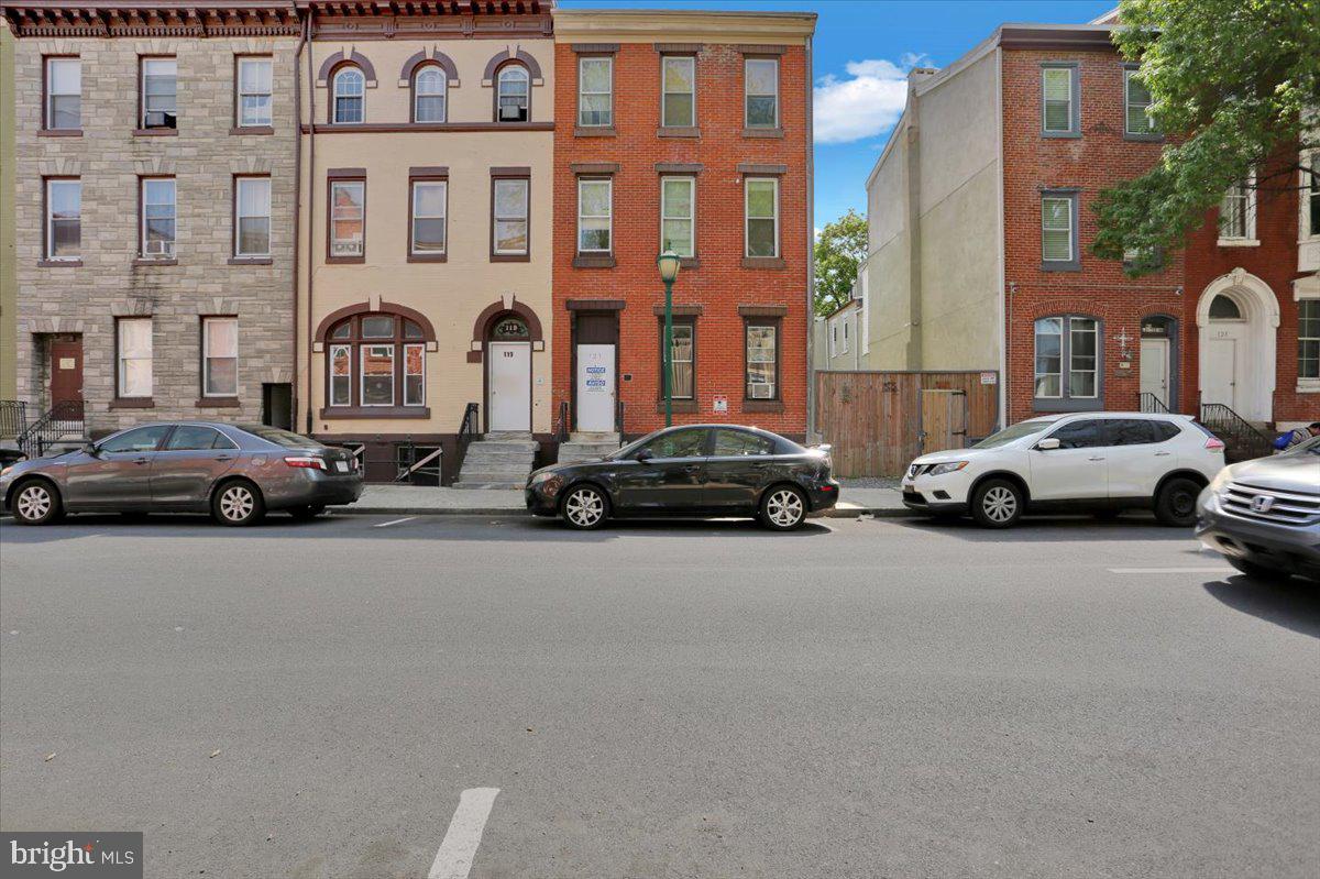 121 S 6th St Property Photo