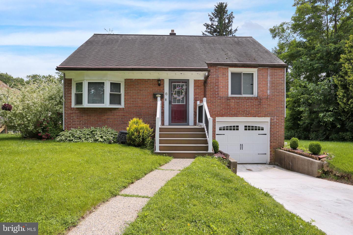 6 Darlin Dr Property Photo 1