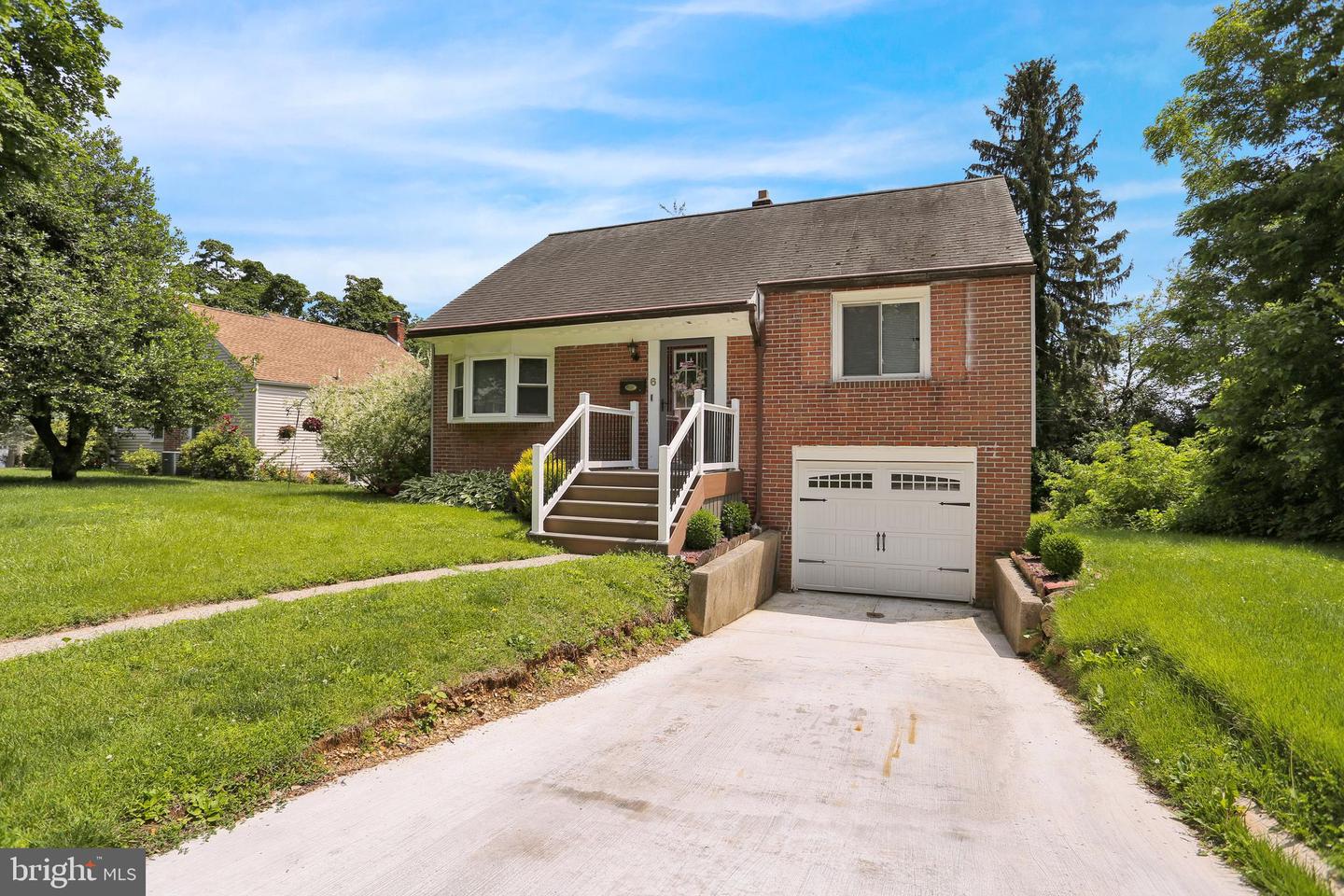 6 Darlin Dr Property Photo 2