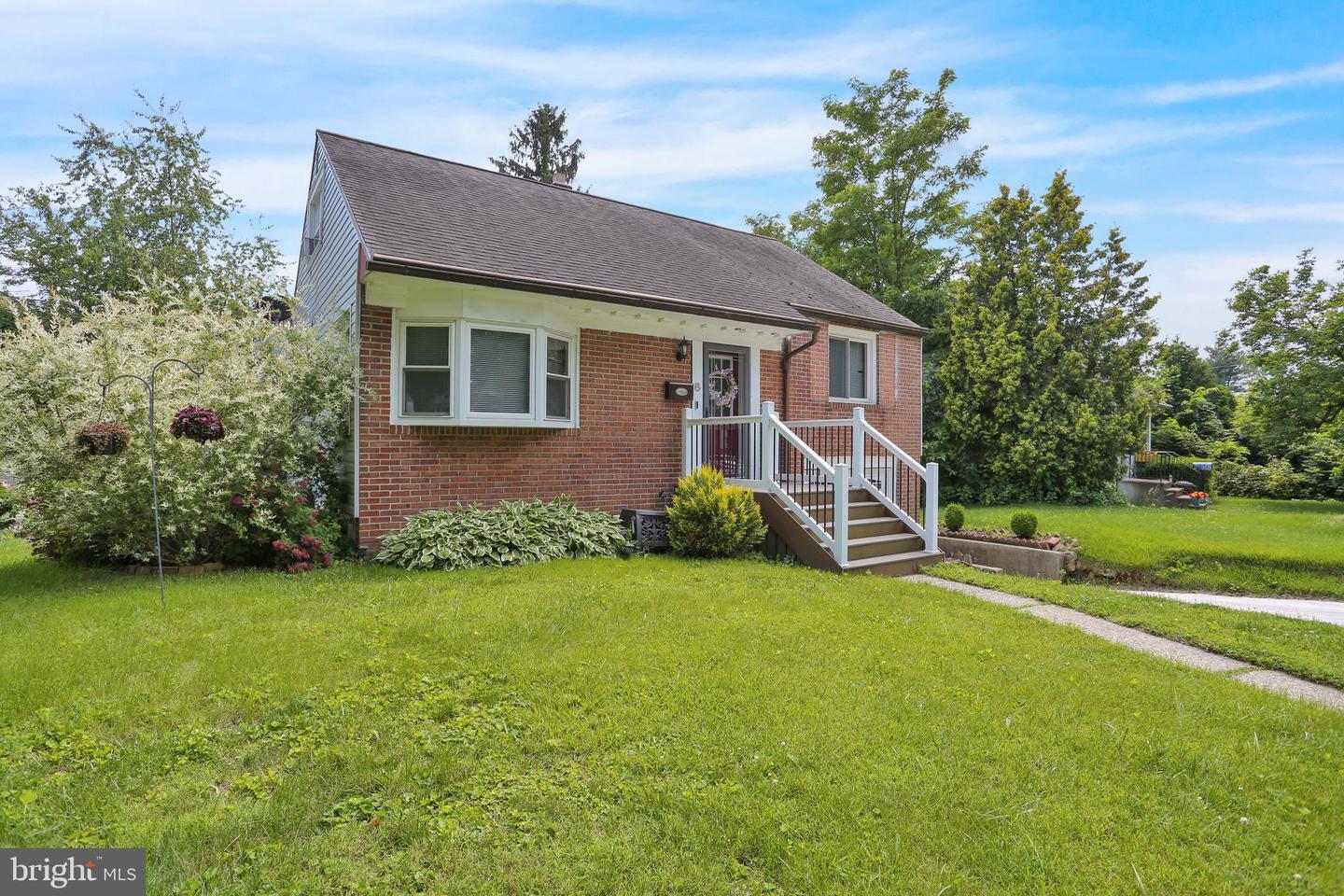 6 Darlin Dr Property Photo 4